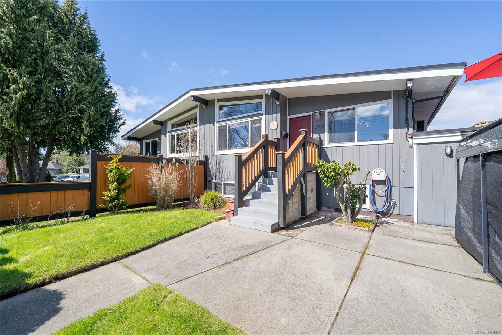 1804 Richardson St, Victoria, BC - Outdoor