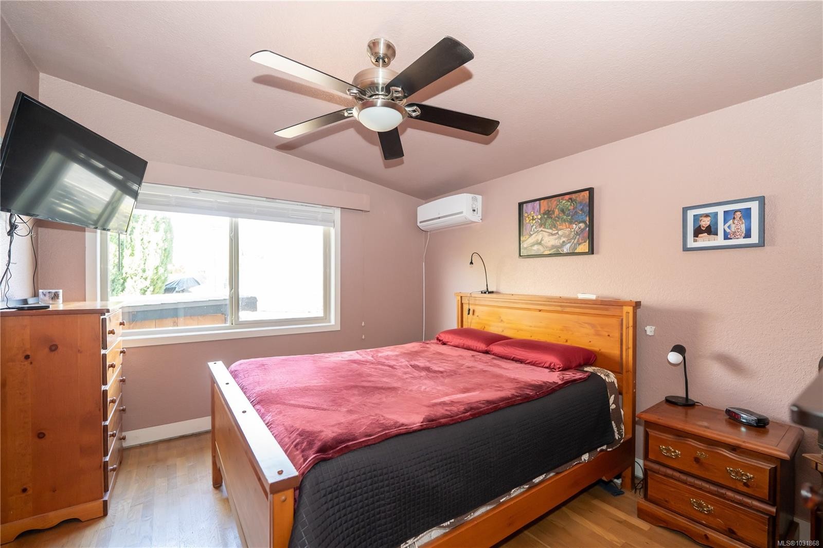 1804 Richardson St, Victoria, BC - Indoor Photo Showing Bedroom