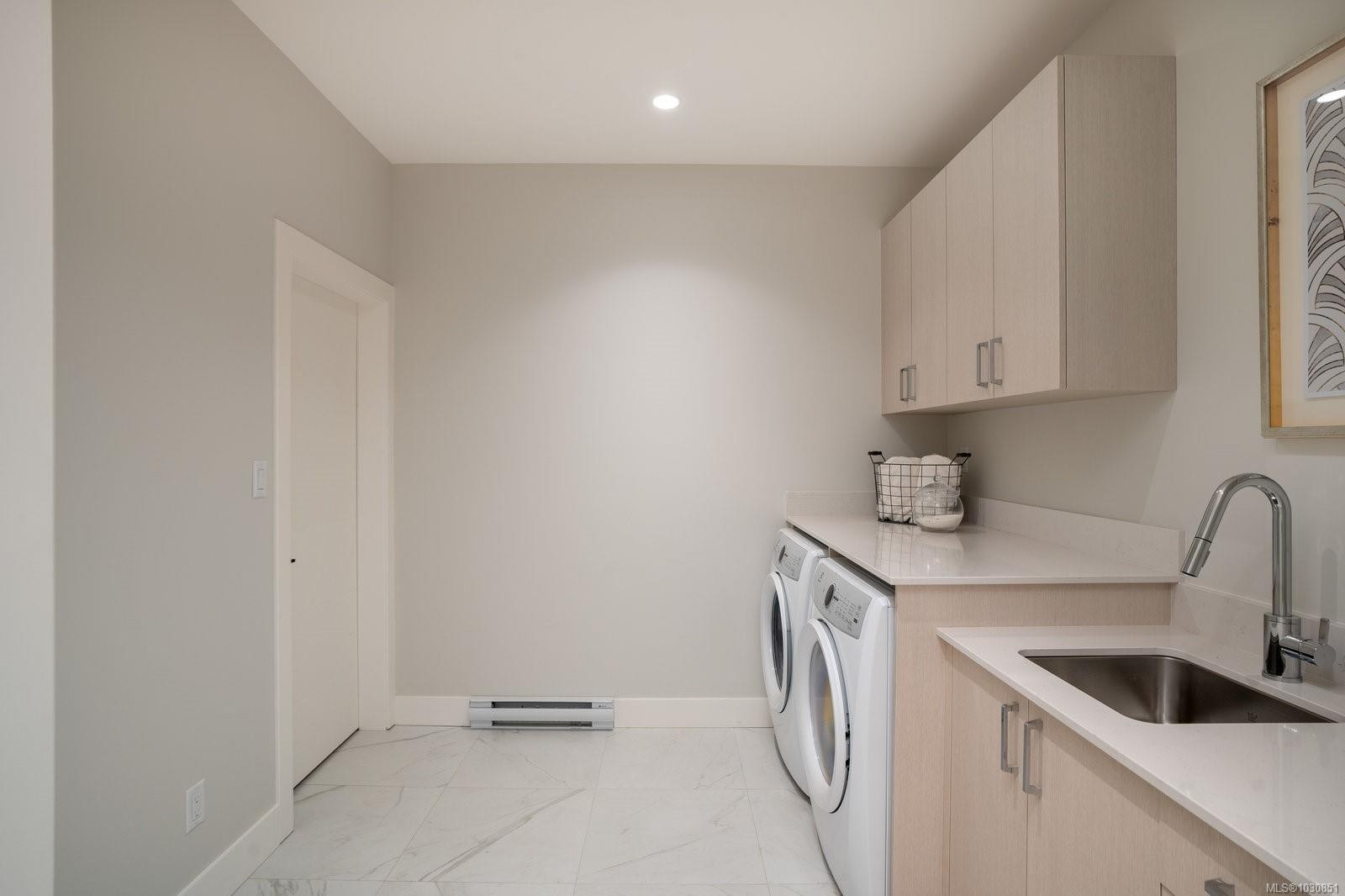 2284 Malaview Ave, Sidney, BC - Indoor Photo Showing Laundry Room