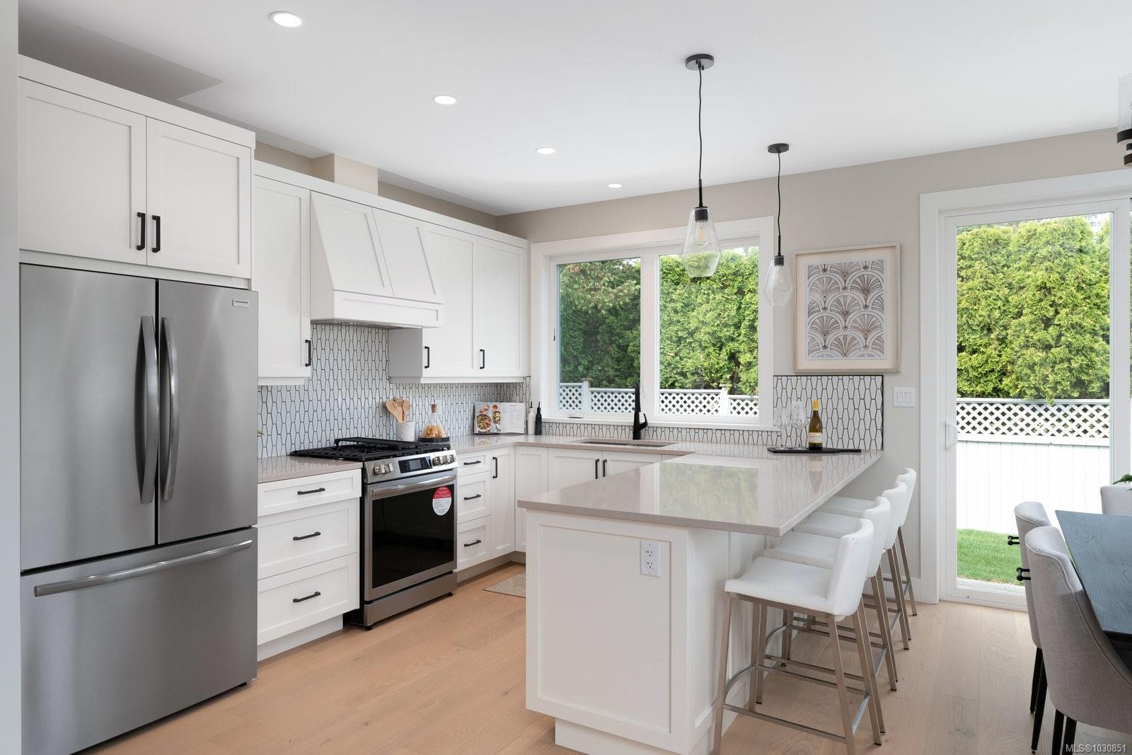 2284 Malaview Ave, Sidney, BC - Indoor Photo Showing Kitchen With Stainless Steel Kitchen With Upgraded Kitchen