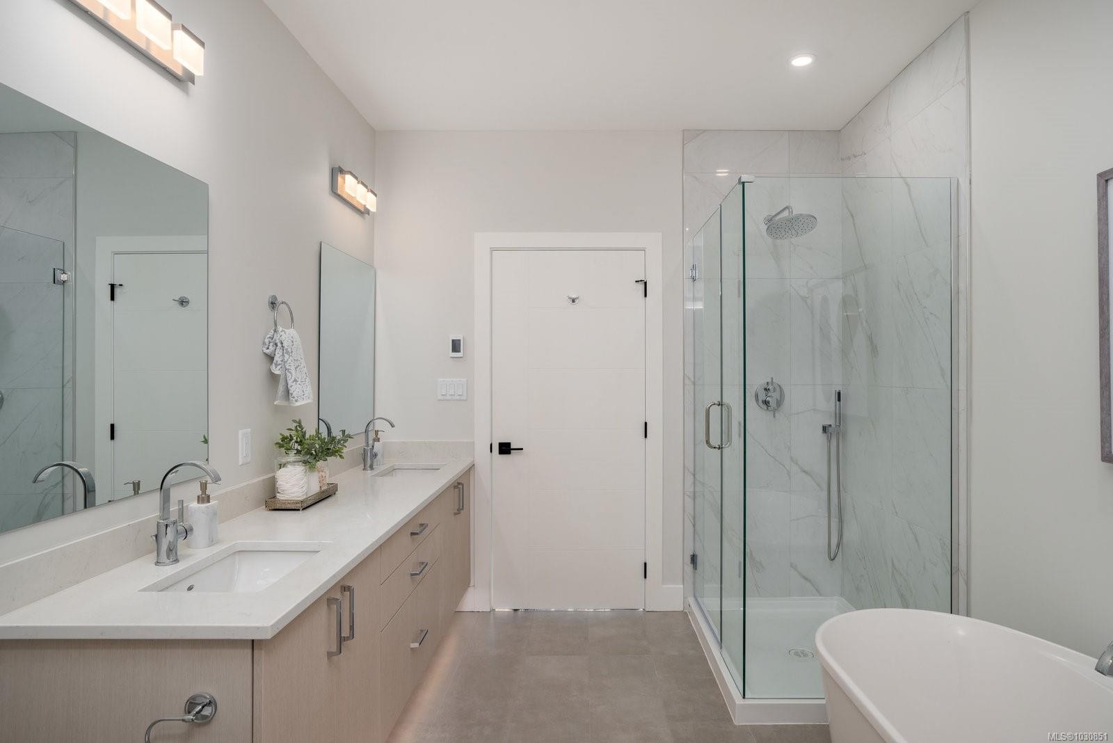 2284 Malaview Ave, Sidney, BC - Indoor Photo Showing Bathroom