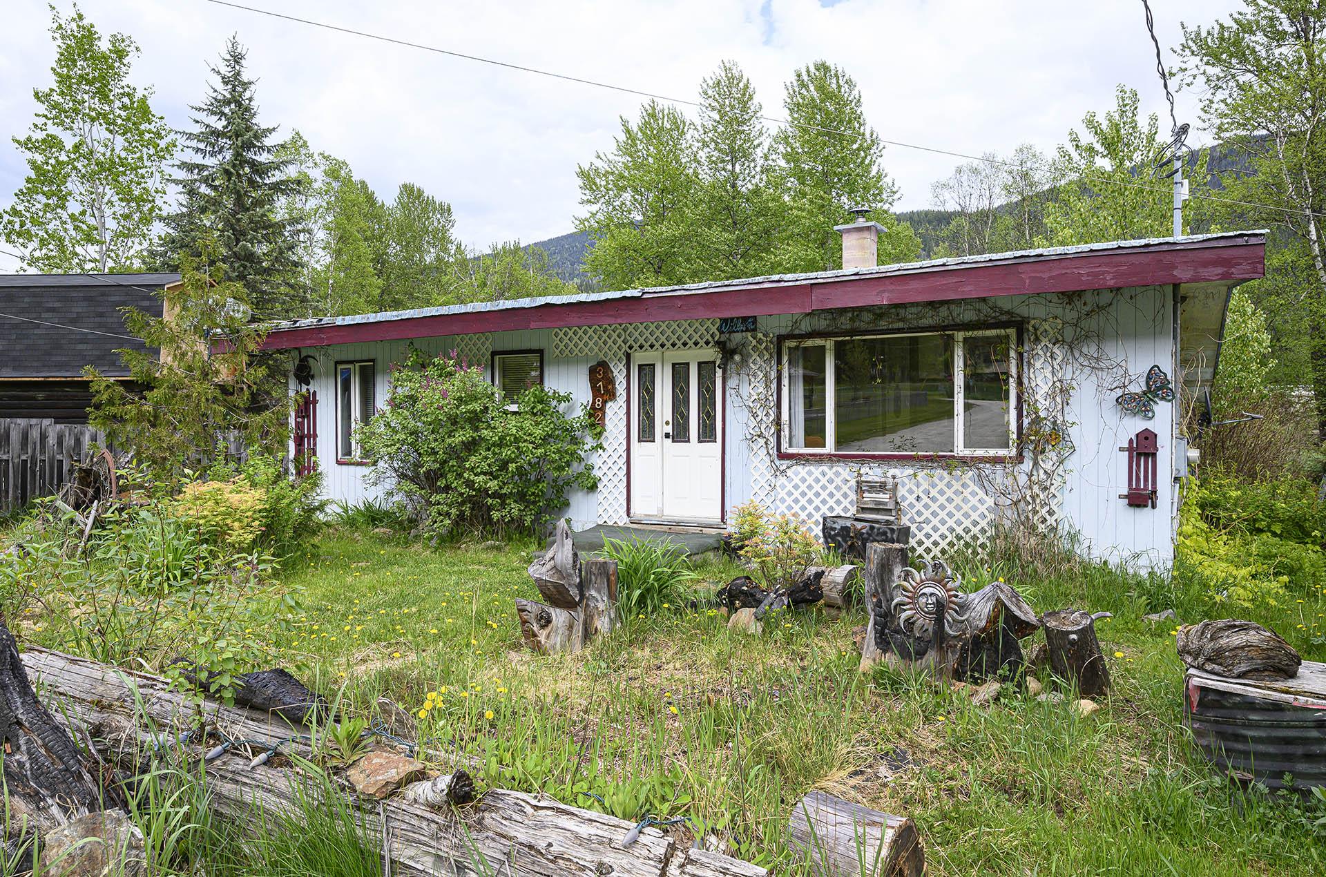 3782 River Drive, Blue River, BC - Outdoor