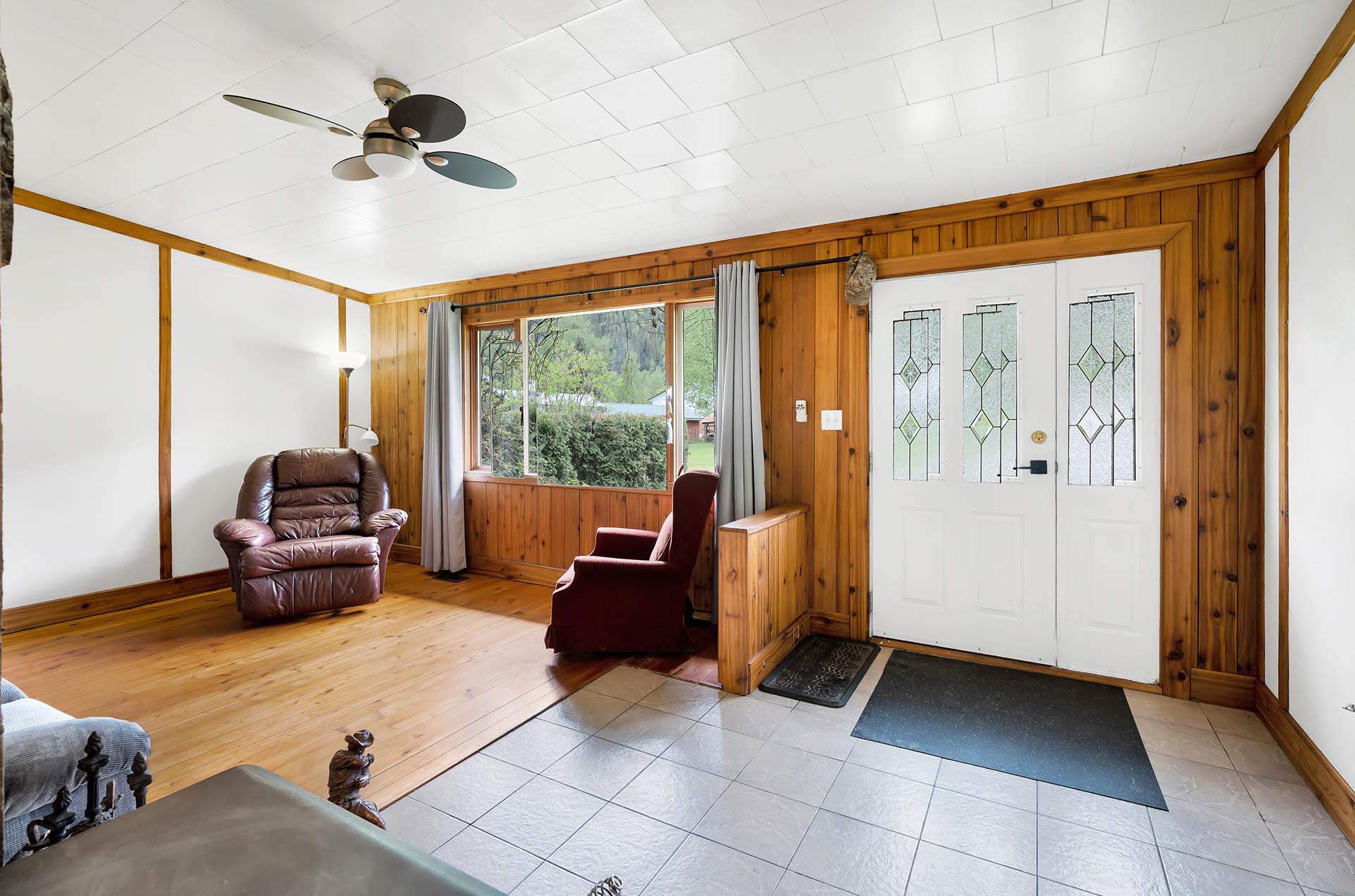 3782 River Drive, Blue River, BC - Indoor Photo Showing Other Room