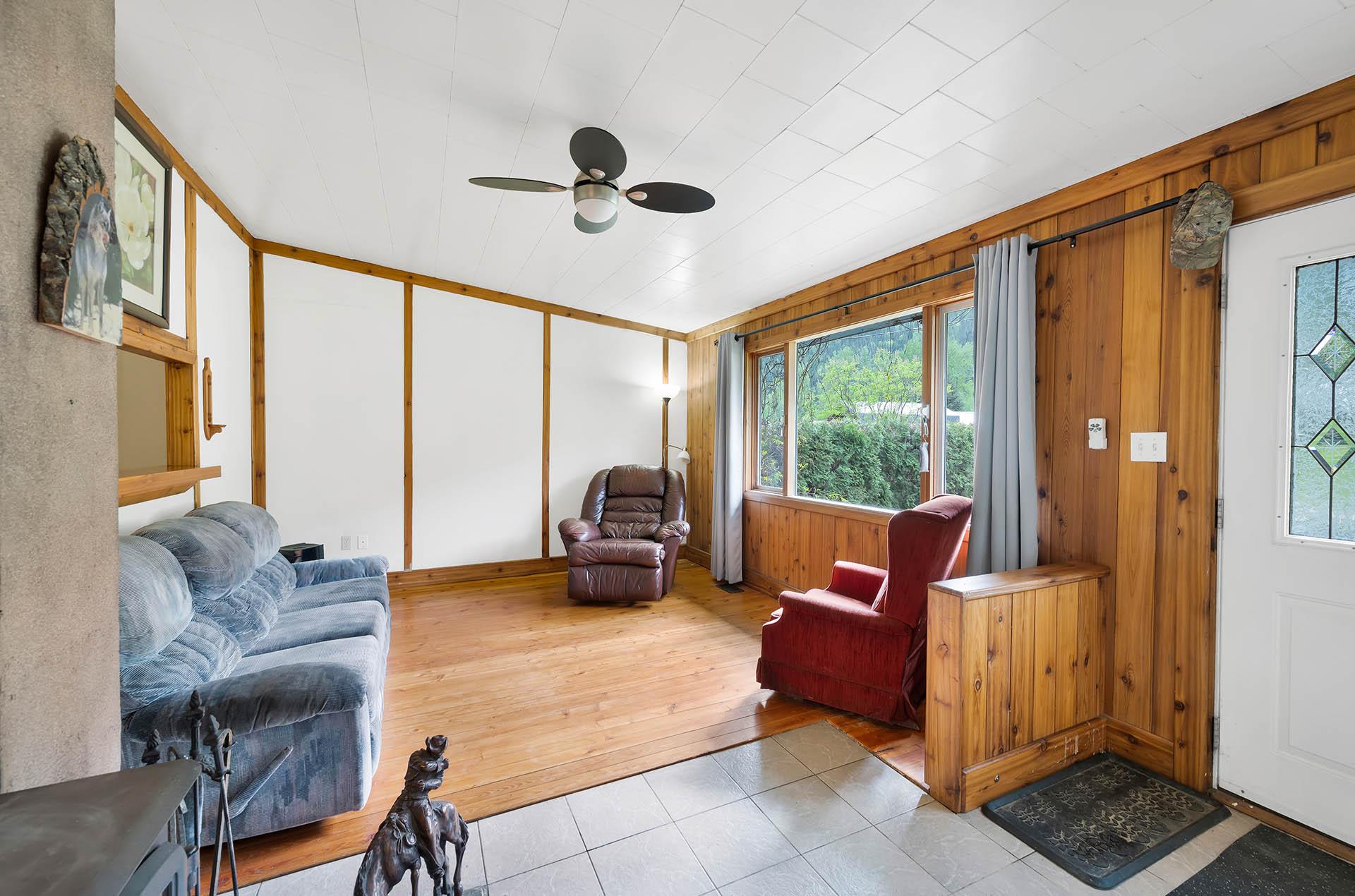 3782 River Drive, Blue River, BC - Indoor