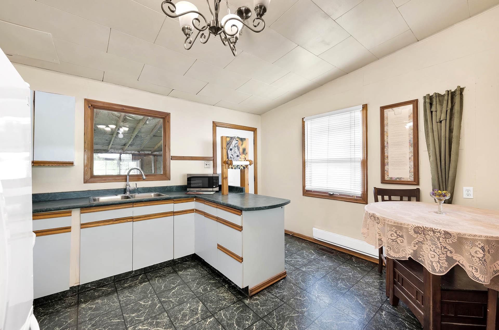3782 River Drive, Blue River, BC - Indoor