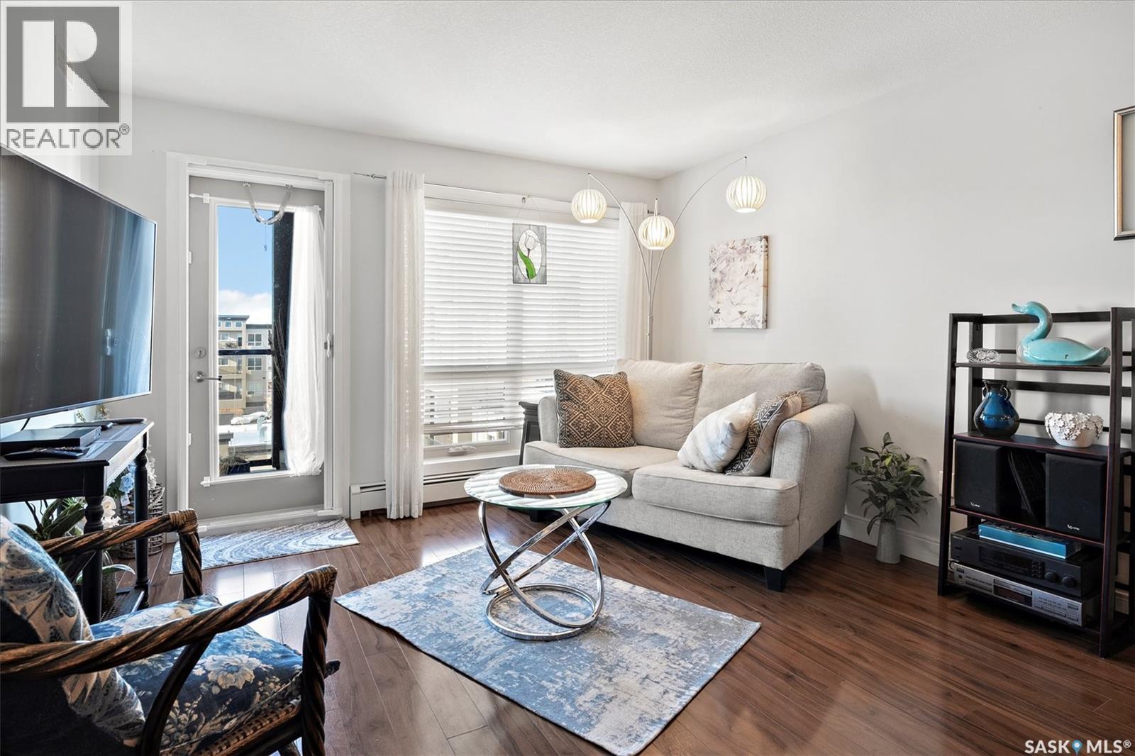 331 121 Willowgrove Crescent, Saskatoon, SK - Indoor Photo Showing Living Room