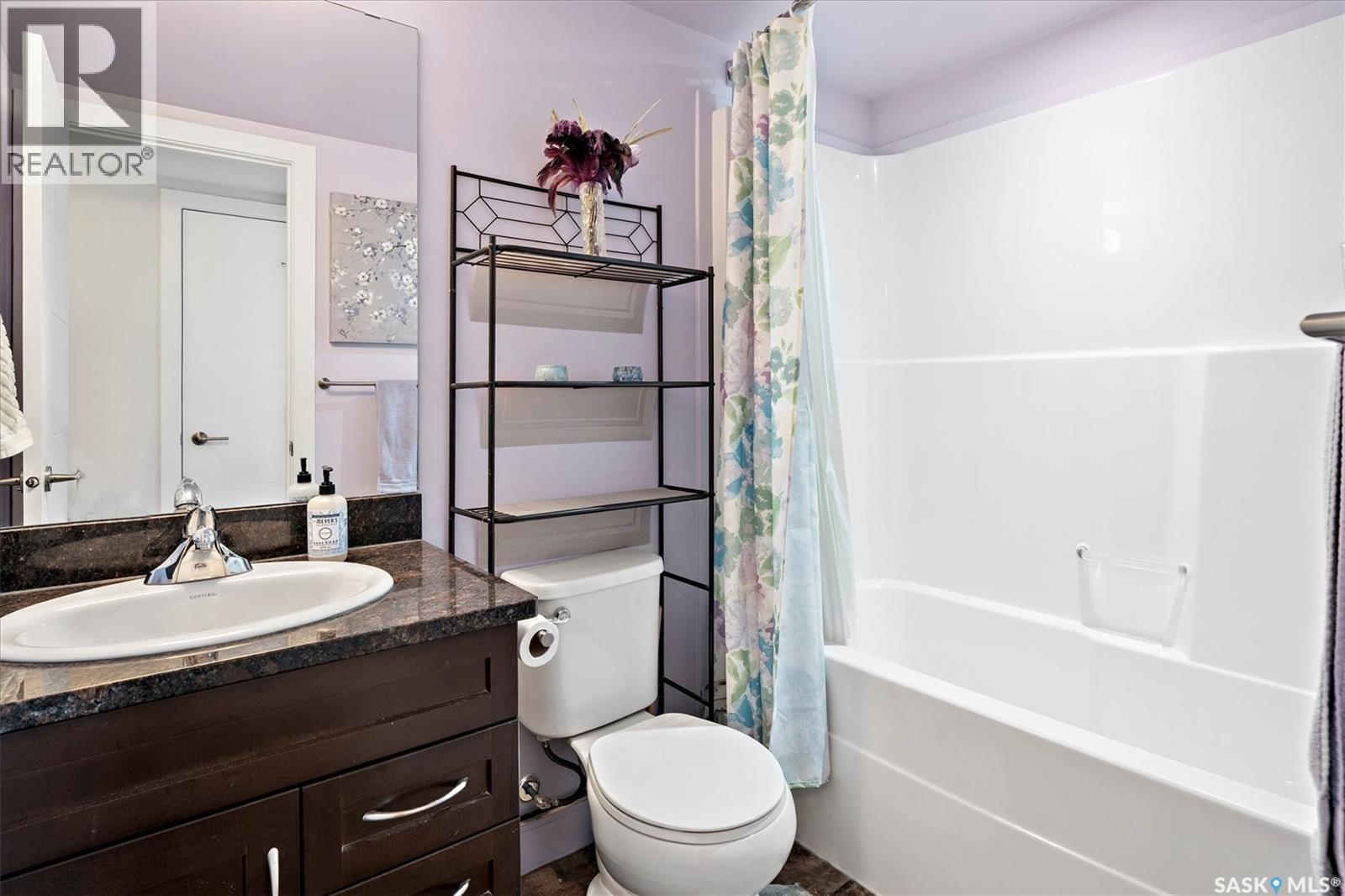 331 121 Willowgrove Crescent, Saskatoon, SK - Indoor Photo Showing Bathroom