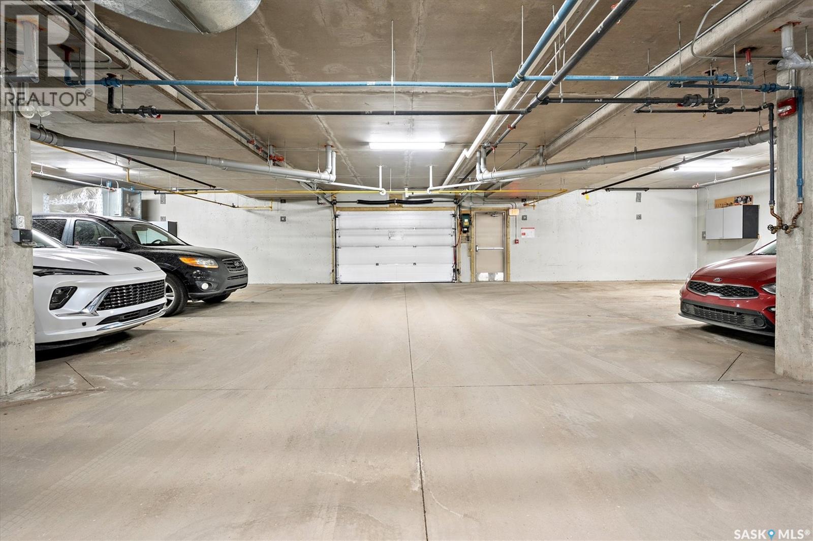 331 121 Willowgrove Crescent, Saskatoon, SK - Indoor Photo Showing Garage