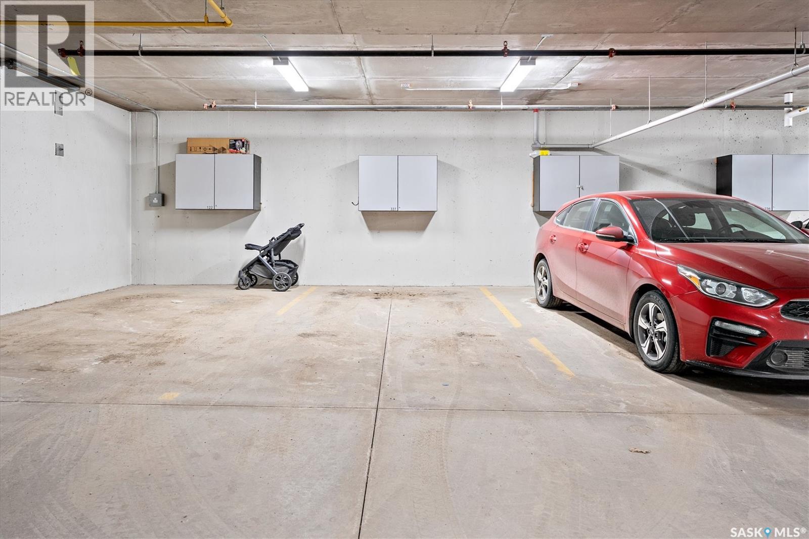 331 121 Willowgrove Crescent, Saskatoon, SK - Indoor Photo Showing Garage