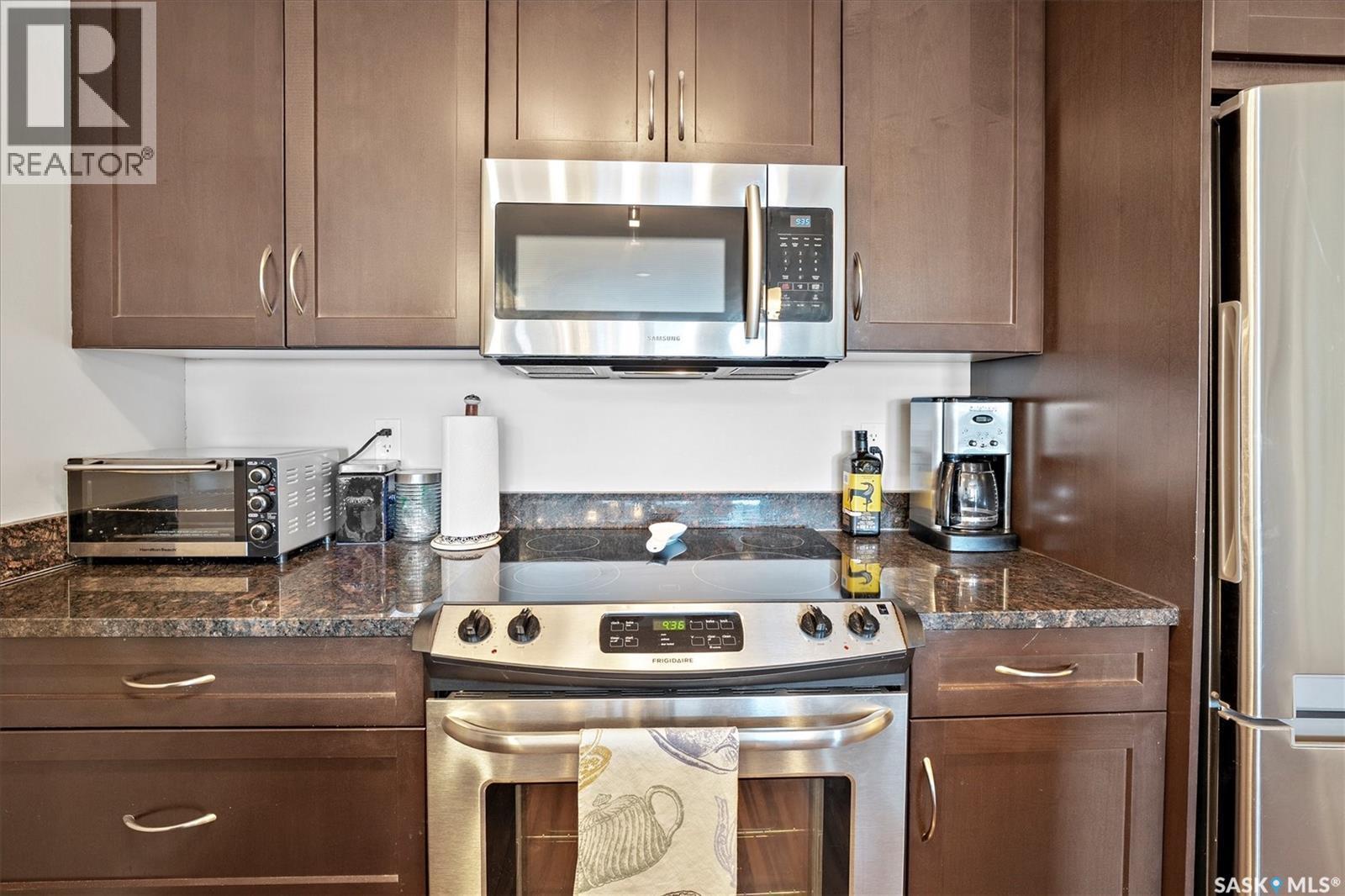331 121 Willowgrove Crescent, Saskatoon, SK - Indoor Photo Showing Kitchen With Stainless Steel Kitchen