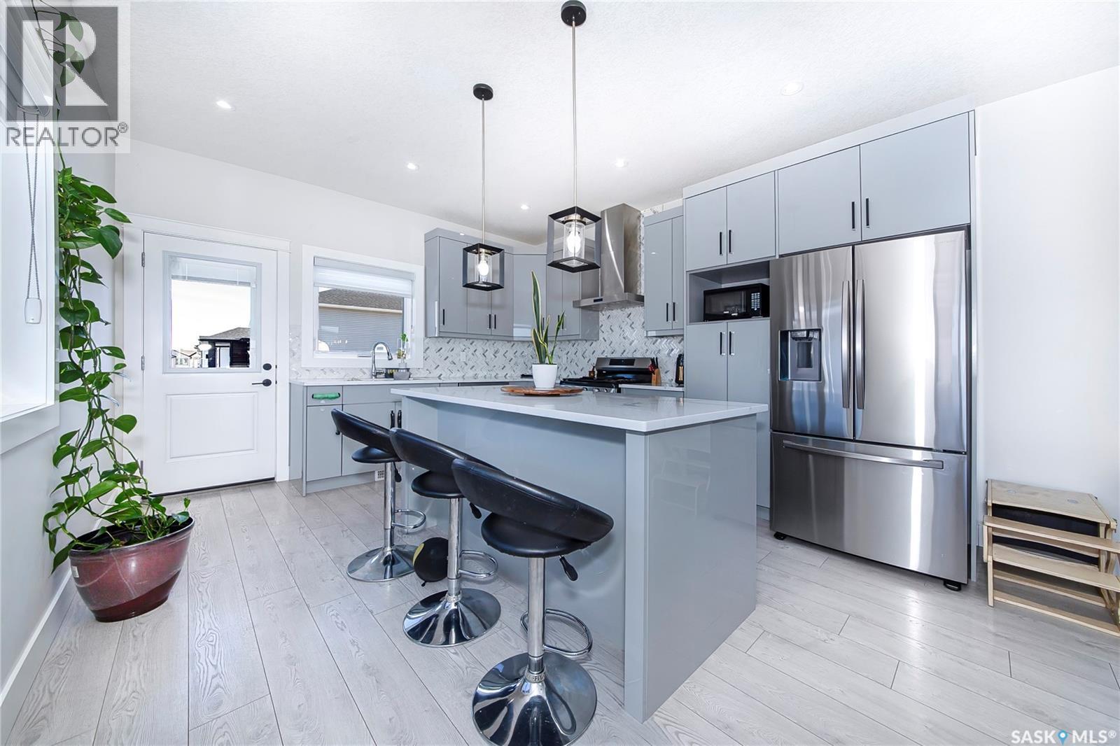 123 Mcarthur Lane, Saskatoon, SK - Indoor Photo Showing Kitchen With Upgraded Kitchen