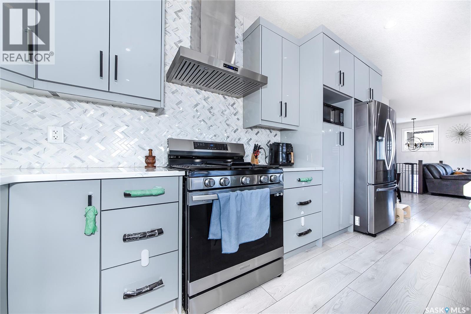 123 Mcarthur Lane, Saskatoon, SK - Indoor Photo Showing Kitchen