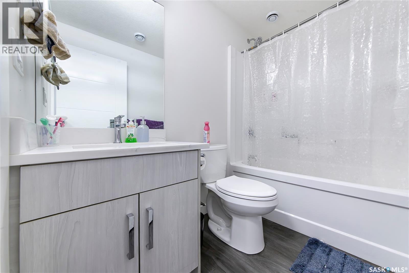 123 Mcarthur Lane, Saskatoon, SK - Indoor Photo Showing Bathroom