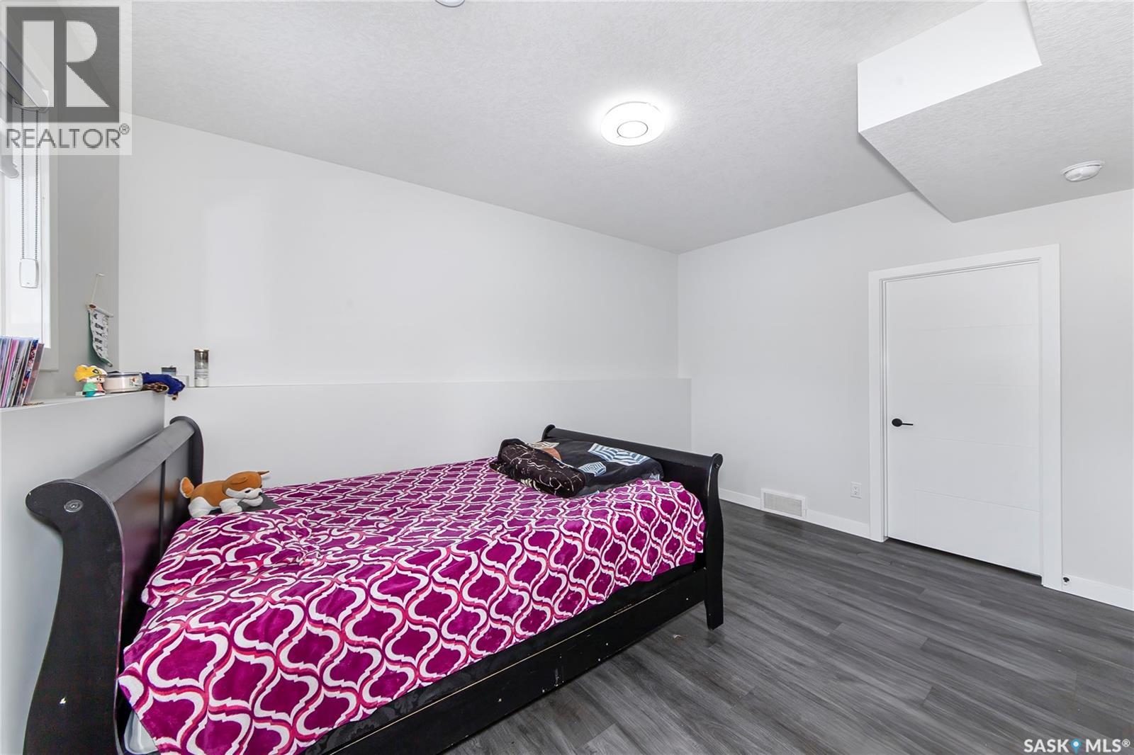 123 Mcarthur Lane, Saskatoon, SK - Indoor Photo Showing Bedroom