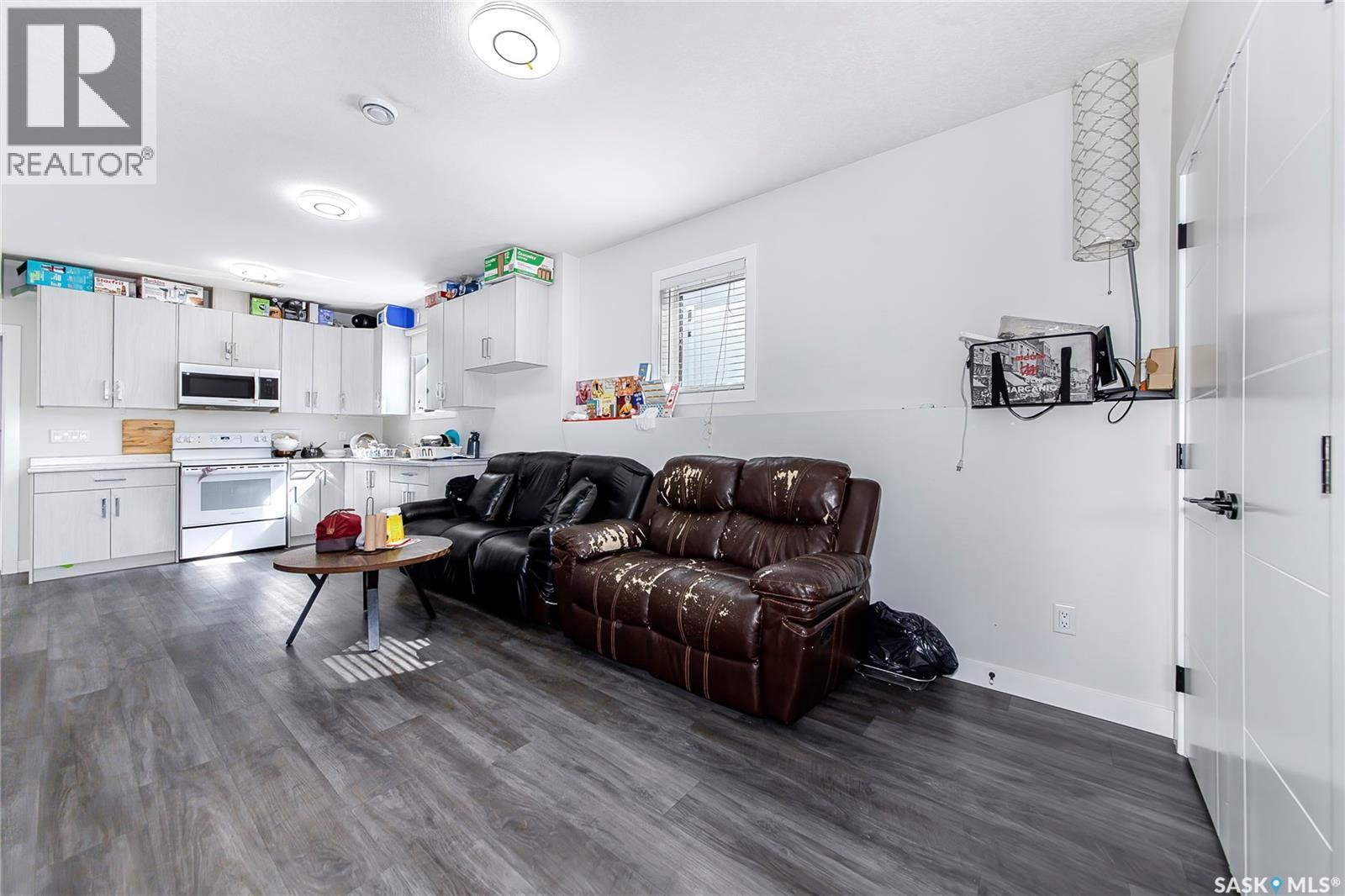 123 Mcarthur Lane, Saskatoon, SK - Indoor Photo Showing Kitchen