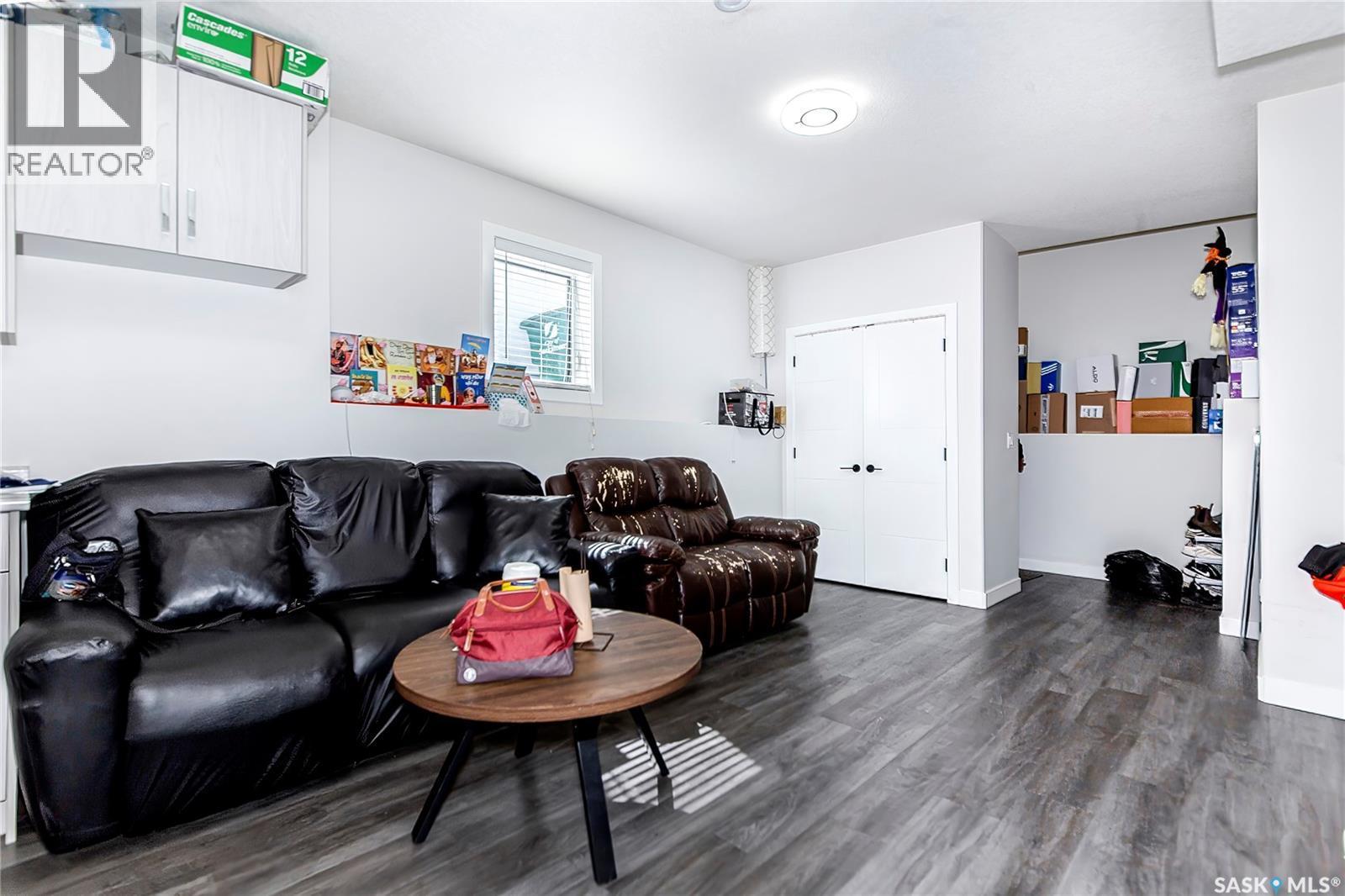123 Mcarthur Lane, Saskatoon, SK - Indoor Photo Showing Living Room