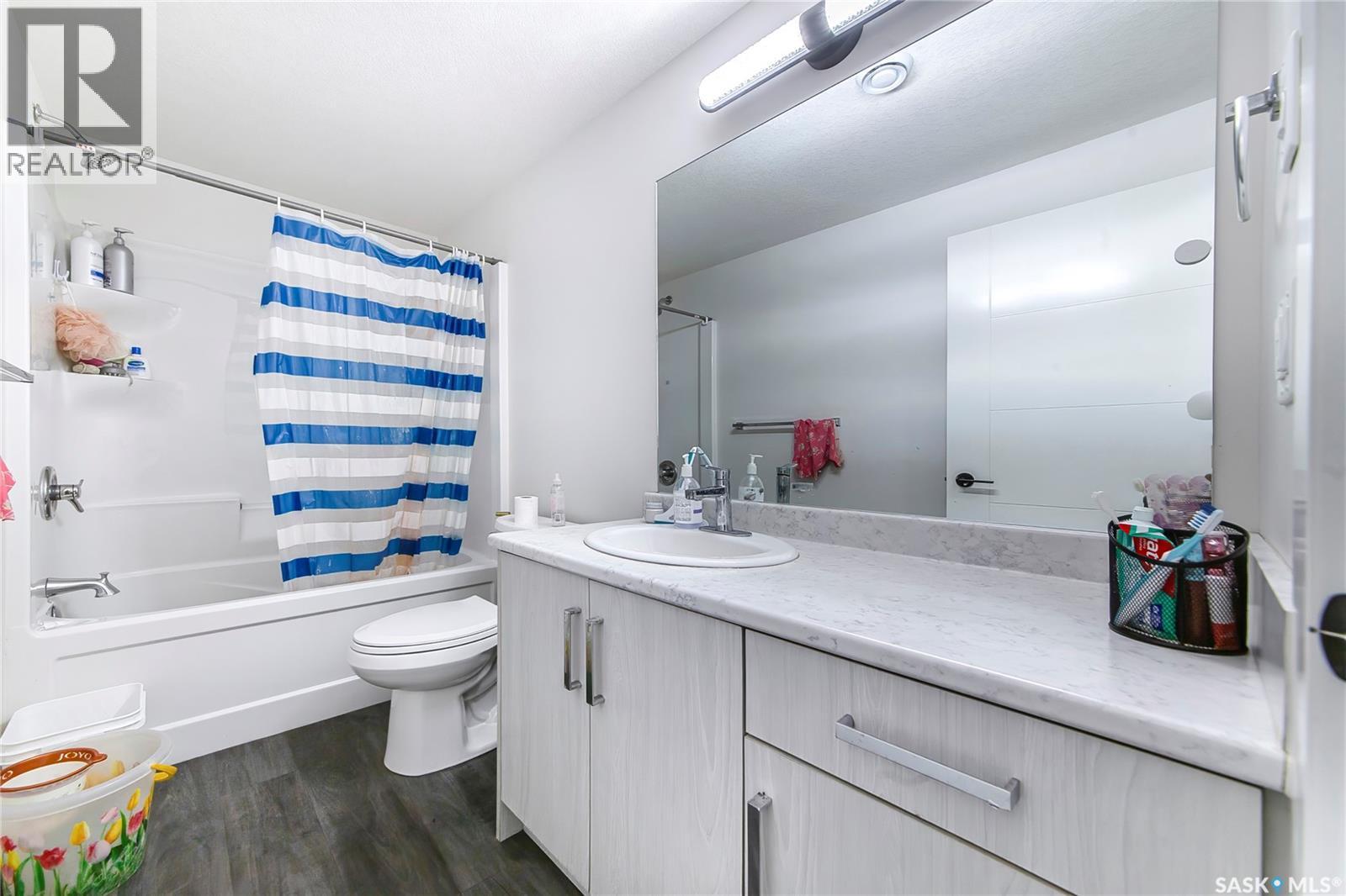 123 Mcarthur Lane, Saskatoon, SK - Indoor Photo Showing Bathroom