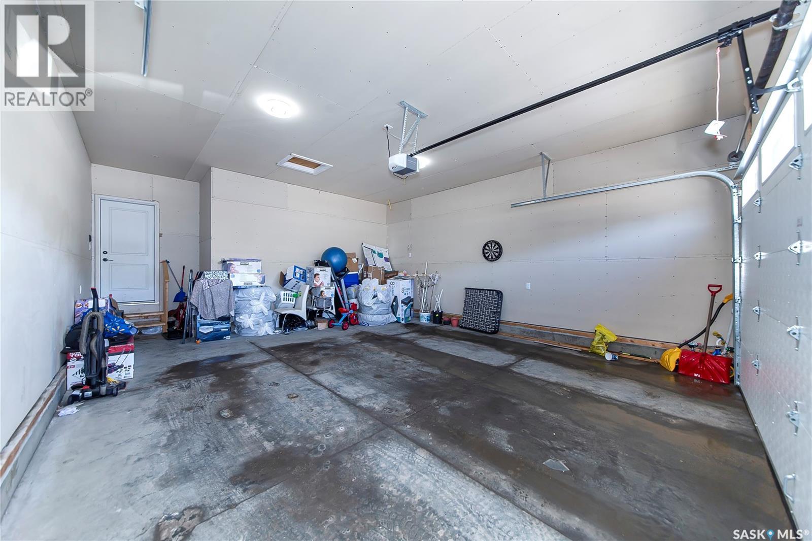 123 Mcarthur Lane, Saskatoon, SK - Indoor Photo Showing Garage