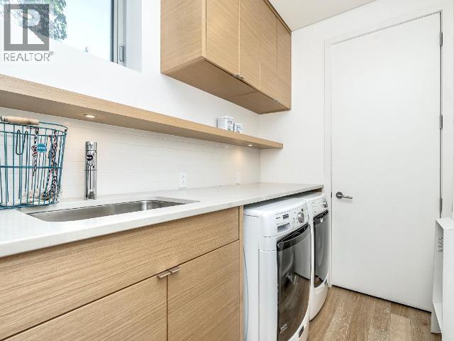 2924 Malaspina Promenade, Savary Island, BC - Indoor Photo Showing Laundry Room