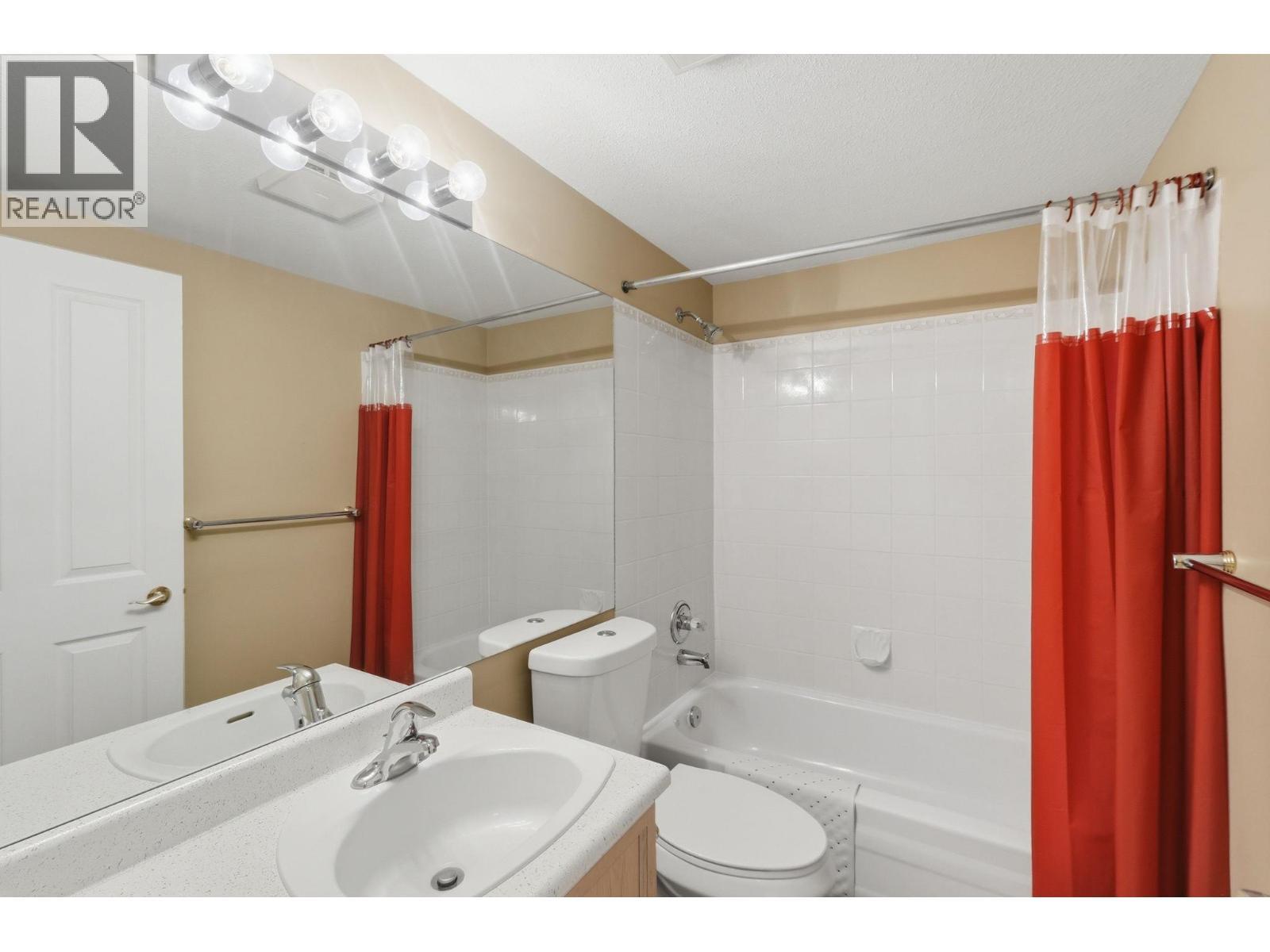 3850 Brown Road Unit# 203, West Kelowna, BC - Indoor Photo Showing Bathroom