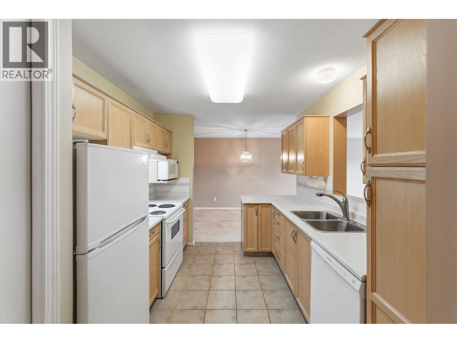 3850 Brown Road Unit# 203, West Kelowna, BC - Indoor Photo Showing Kitchen With Double Sink