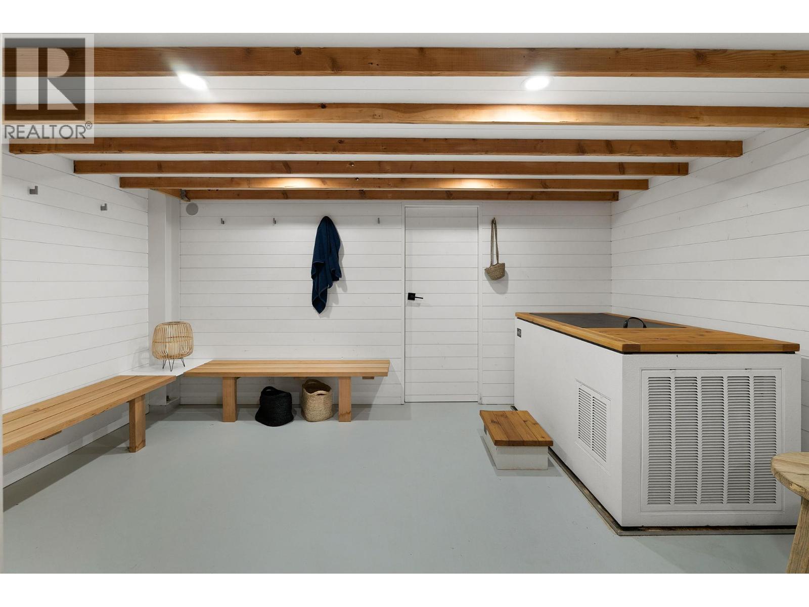 Wellness Room with Cold Plunge - 4110 Lakeshore Road, Kelowna, BC - Indoor