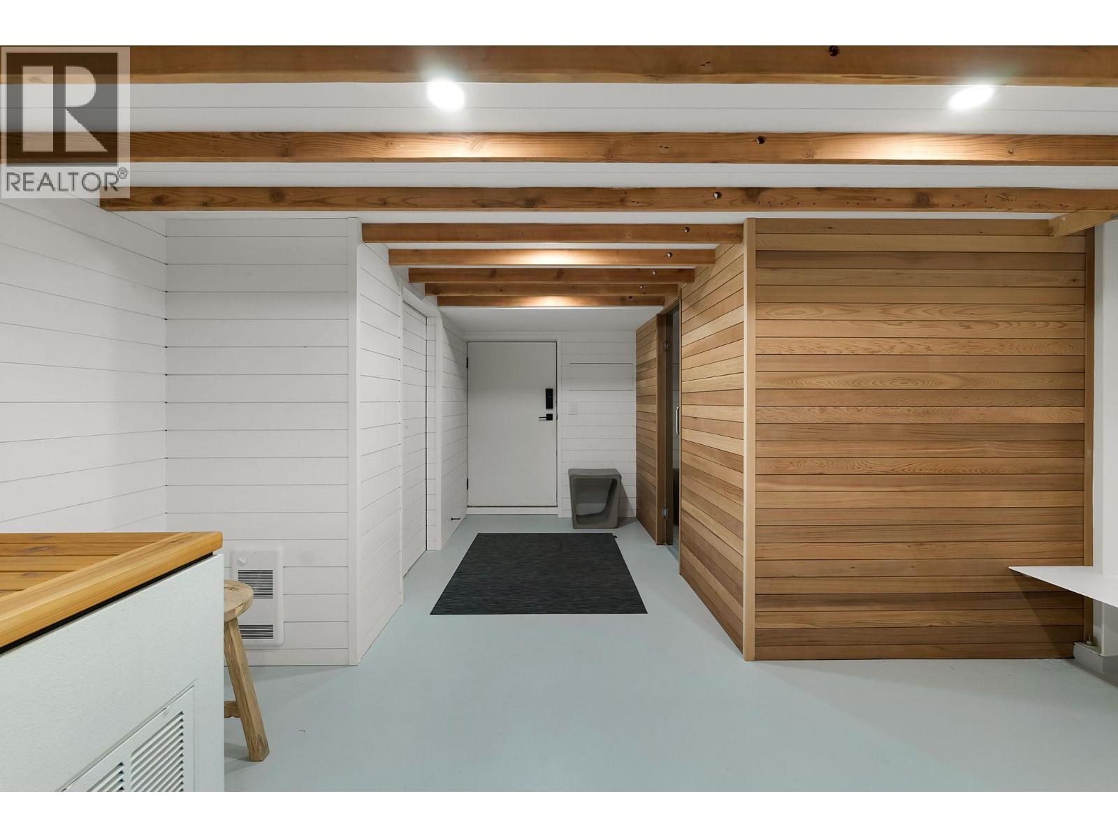 4110 Lakeshore Road, Kelowna, BC - Indoor Photo Showing Other Room