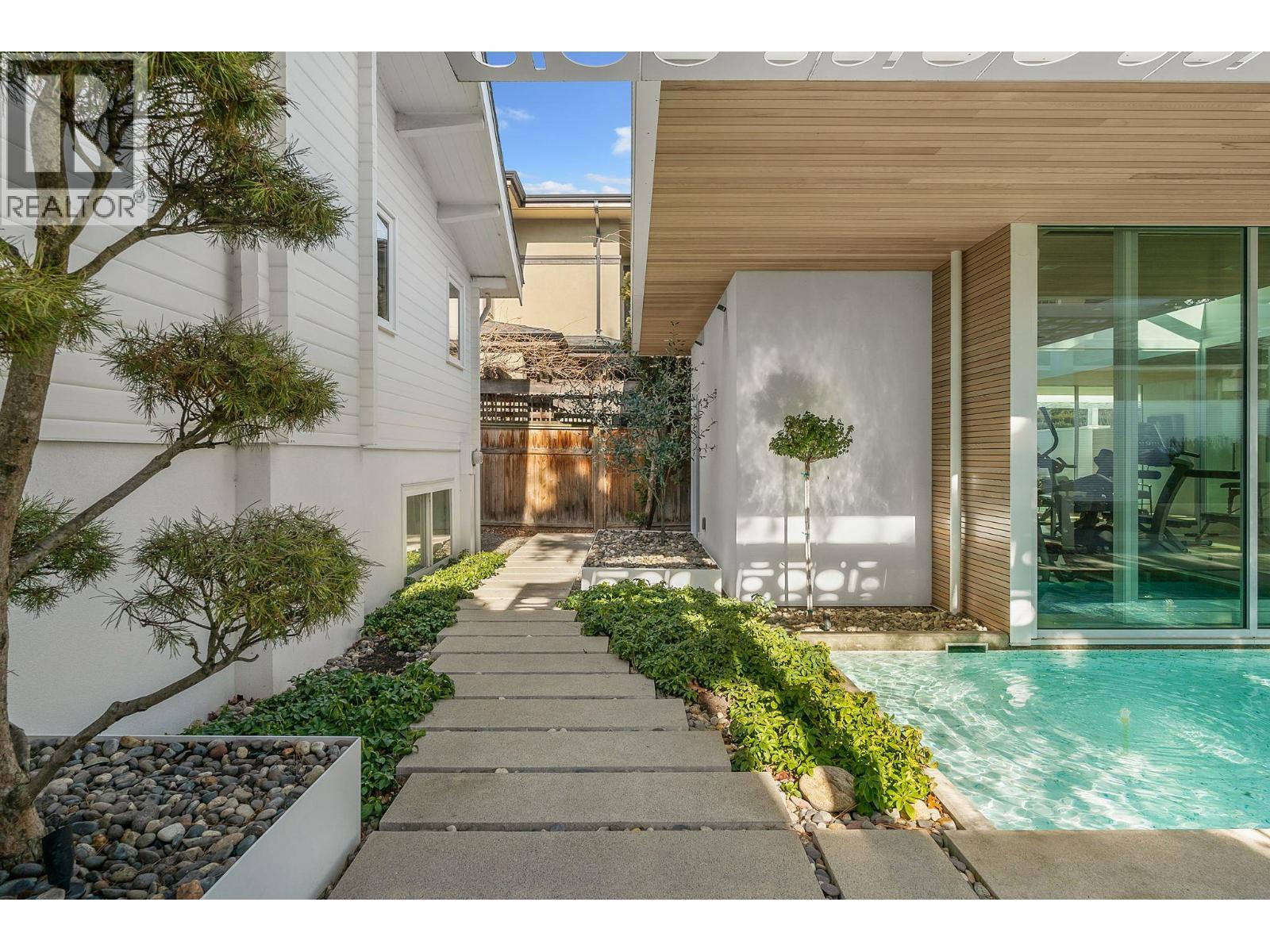 4110 Lakeshore Road, Kelowna, BC - Outdoor
