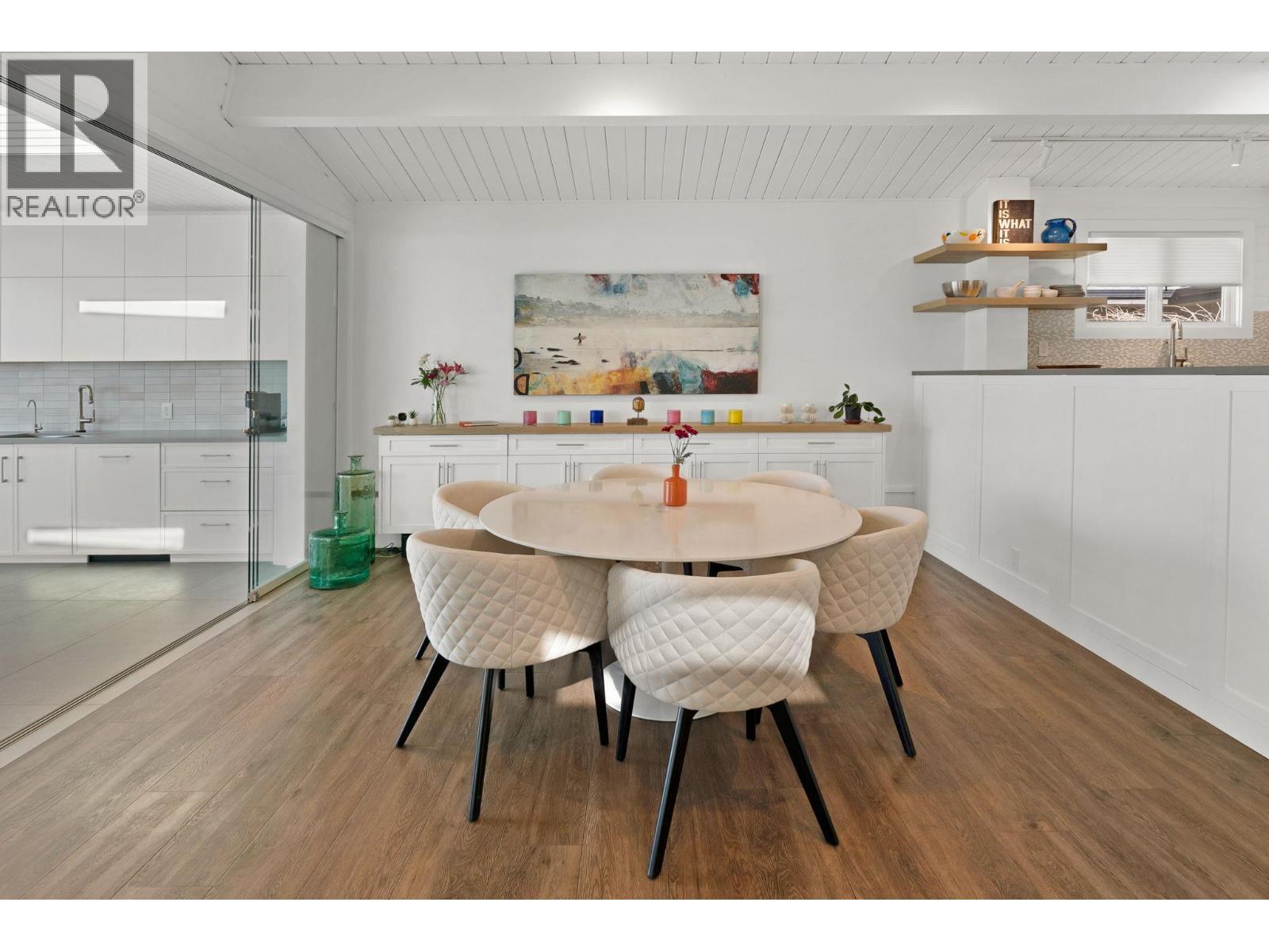 4110 Lakeshore Road, Kelowna, BC - Indoor Photo Showing Dining Room