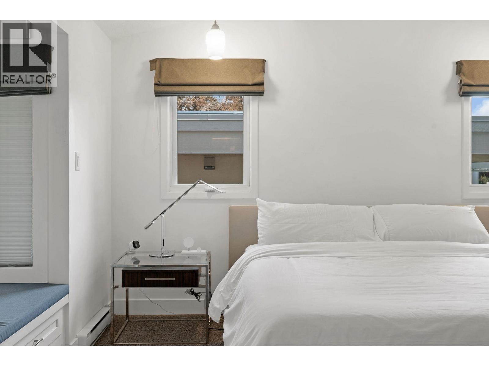 4110 Lakeshore Road, Kelowna, BC - Indoor