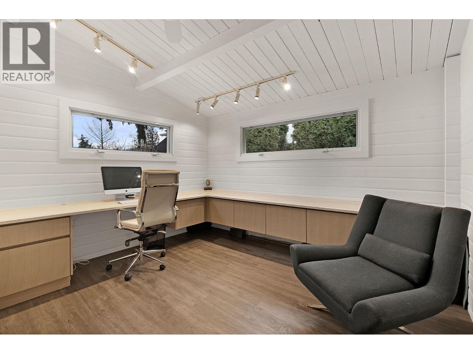 Office - 4110 Lakeshore Road, Kelowna, BC - Indoor