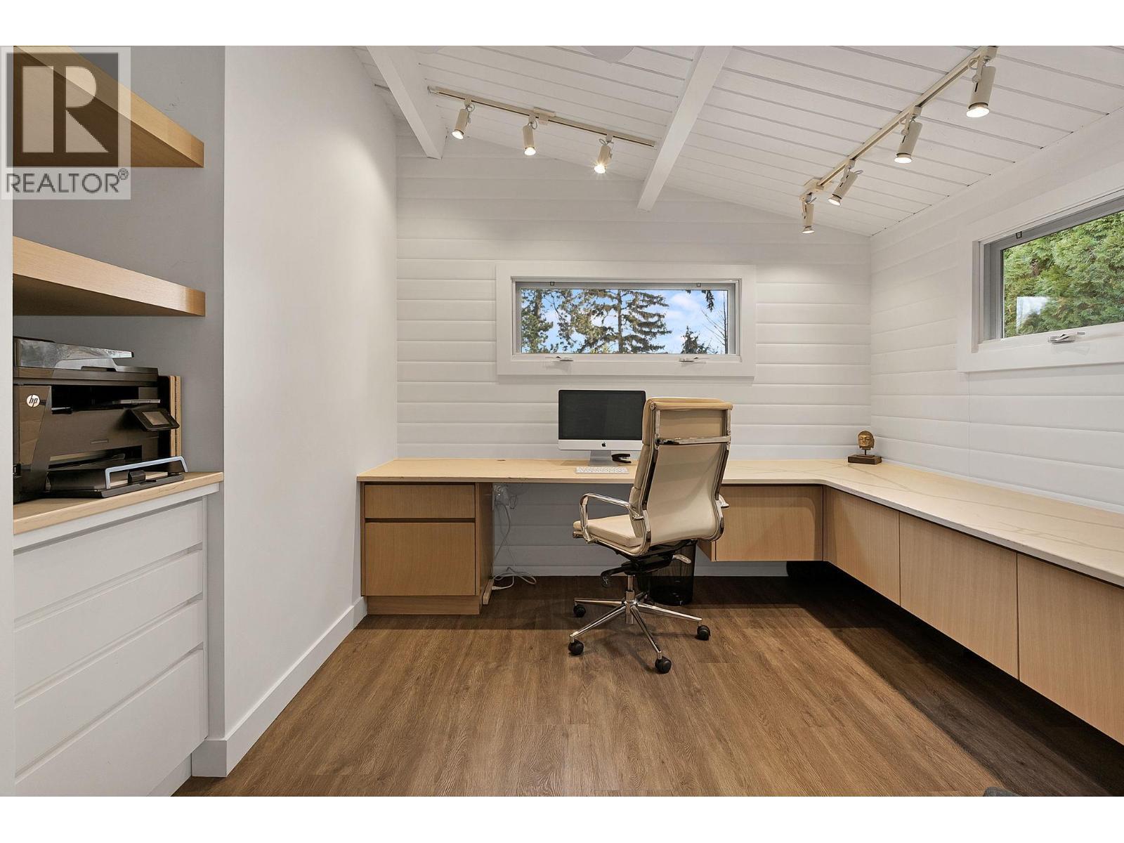 4110 Lakeshore Road, Kelowna, BC - Indoor Photo Showing Office