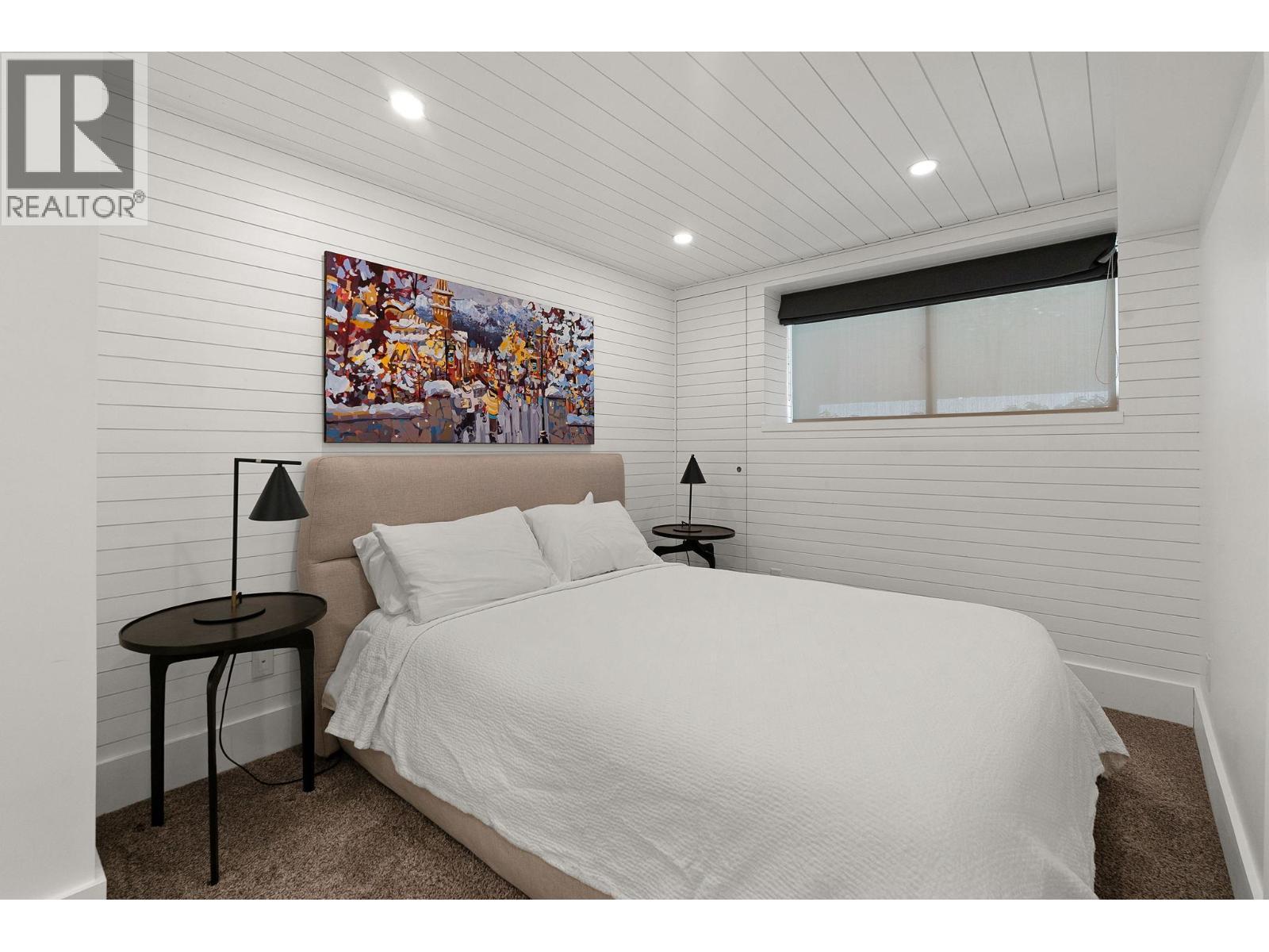 Fifth Bedroom - 4110 Lakeshore Road, Kelowna, BC - Indoor Photo Showing Bedroom