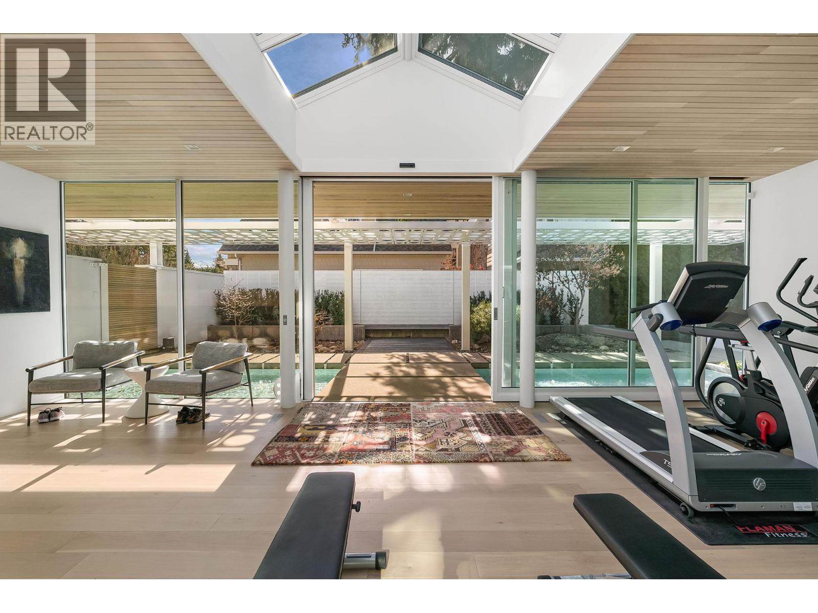 4110 Lakeshore Road, Kelowna, BC - Indoor Photo Showing Gym Room