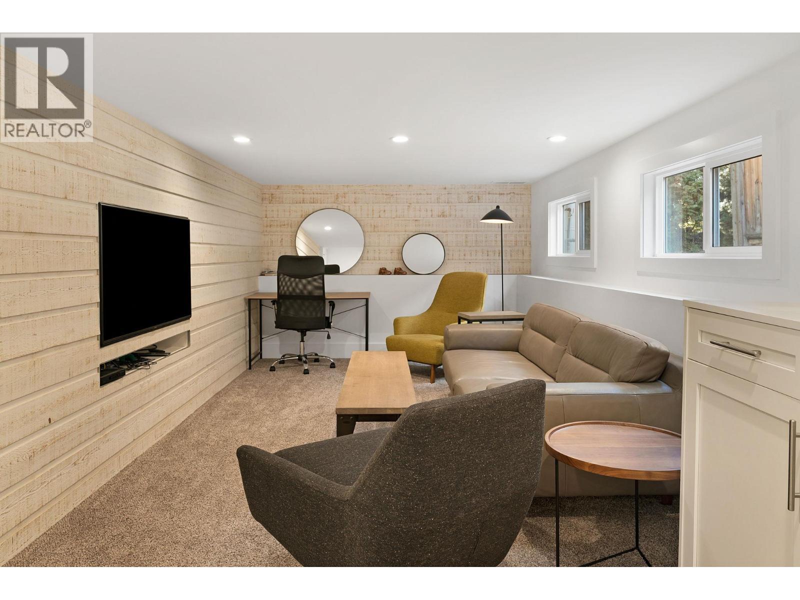 Family Room - 4110 Lakeshore Road, Kelowna, BC - Indoor Photo Showing Other Room