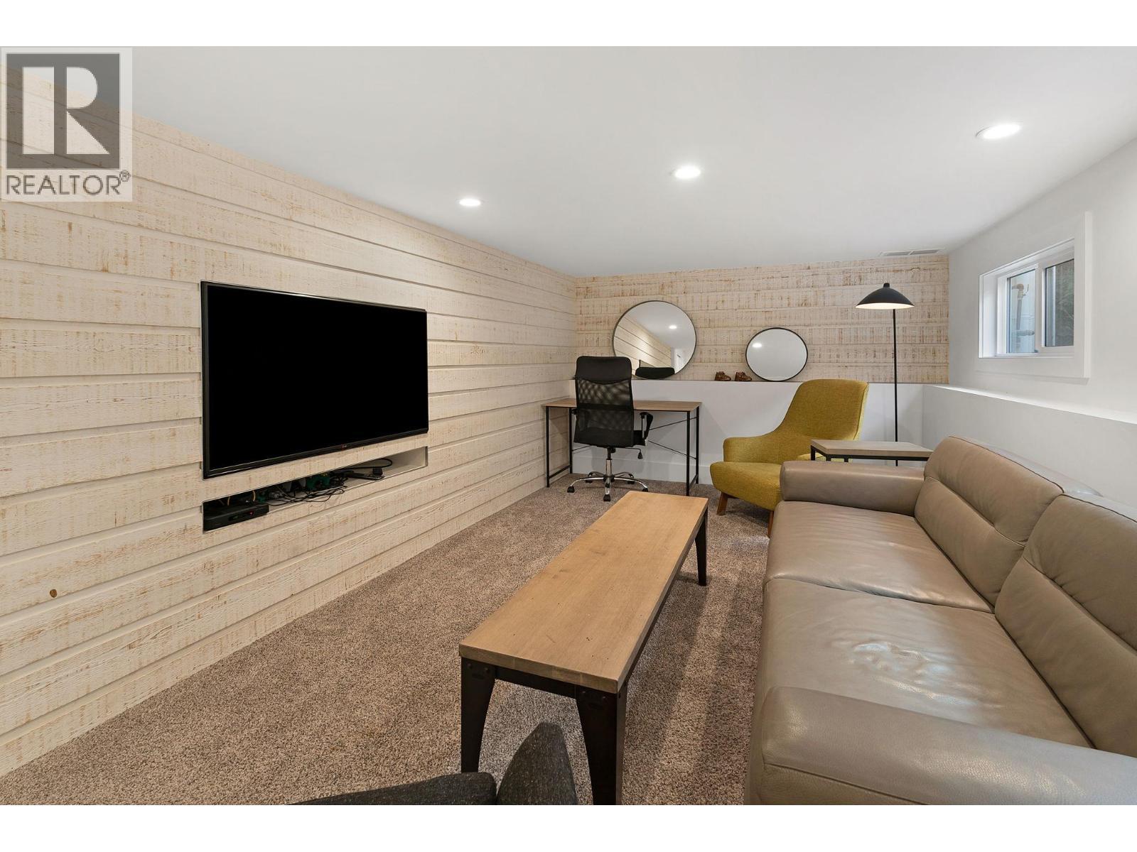 4110 Lakeshore Road, Kelowna, BC - Indoor
