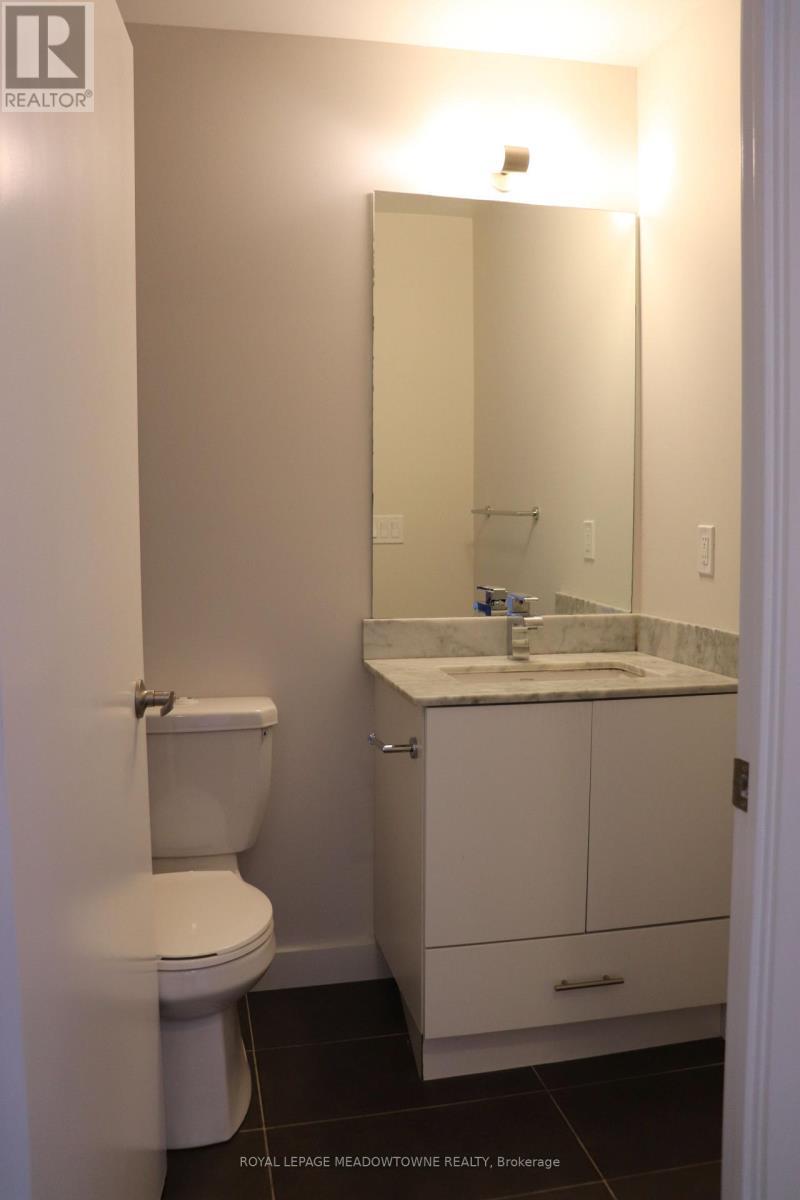 903 - 2055 Danforth Avenue, Toronto, ON - Indoor Photo Showing Bathroom