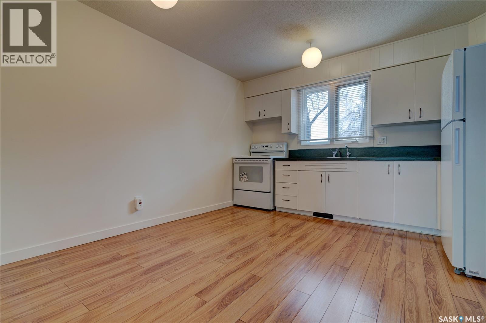 25 Spruceview Road, Regina, SK - Indoor Photo Showing Kitchen