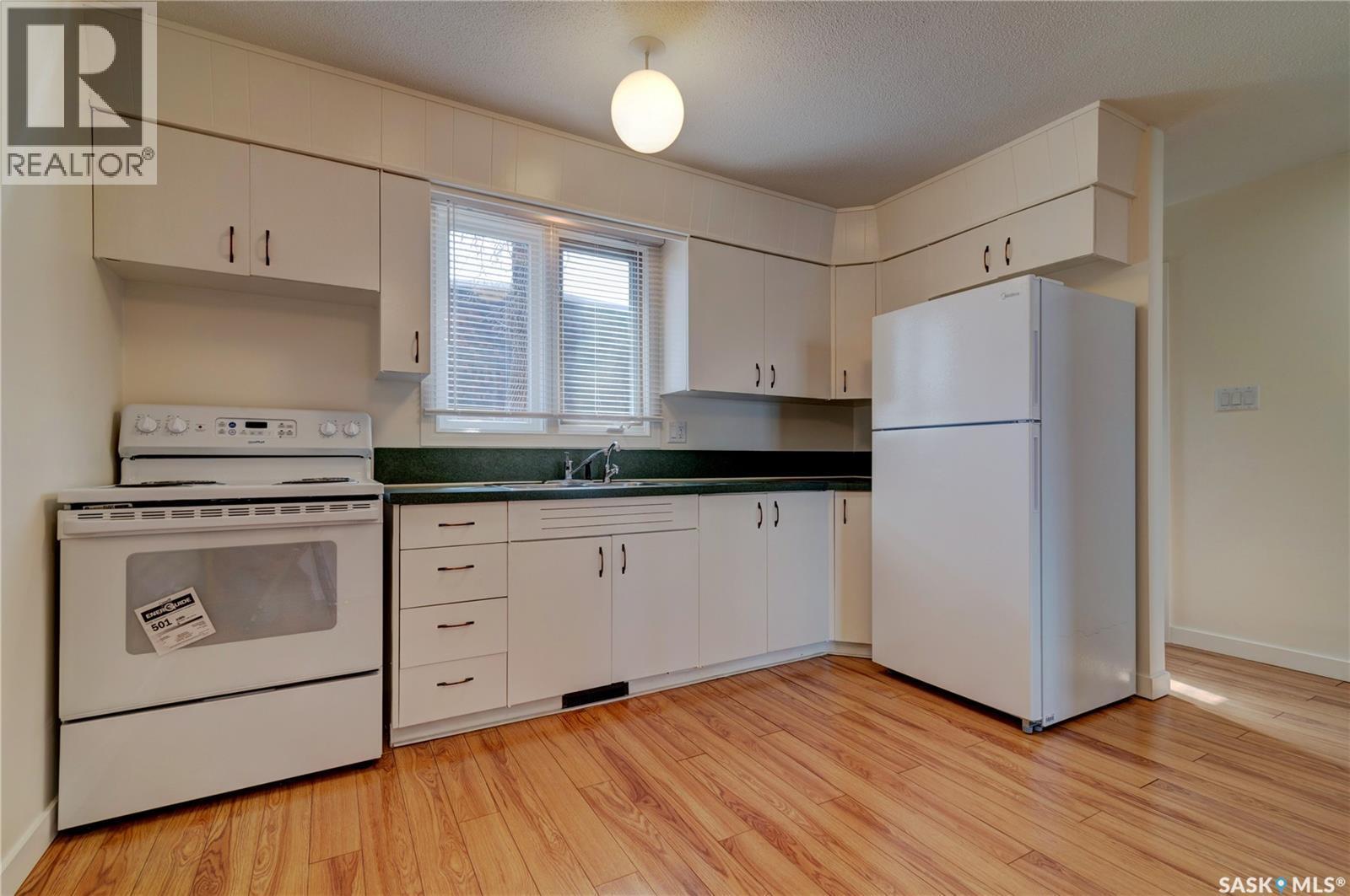25 Spruceview Road, Regina, SK - Indoor Photo Showing Kitchen