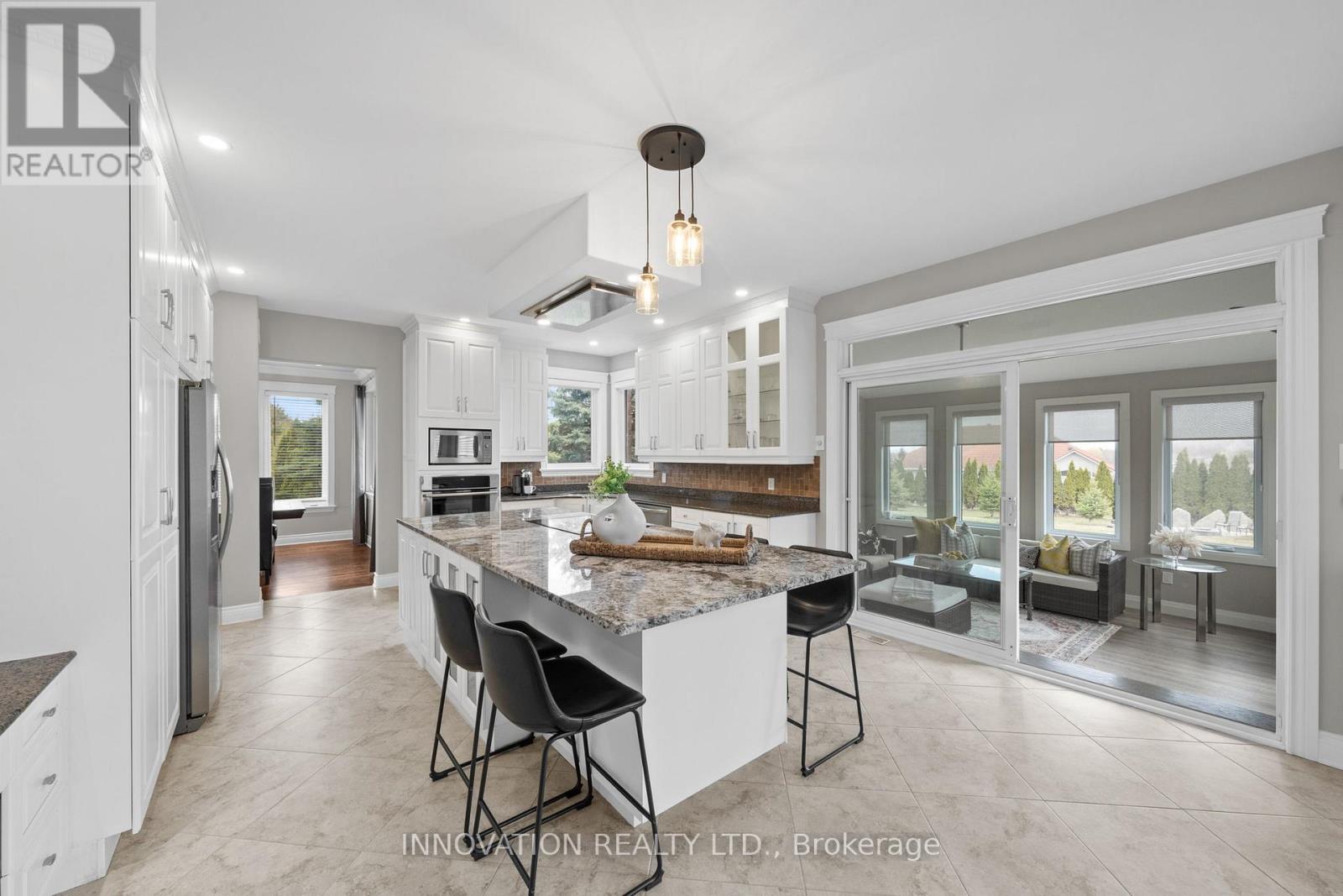 6635 Old Forest Drive, Ottawa, ON - Indoor Photo Showing Kitchen With Upgraded Kitchen