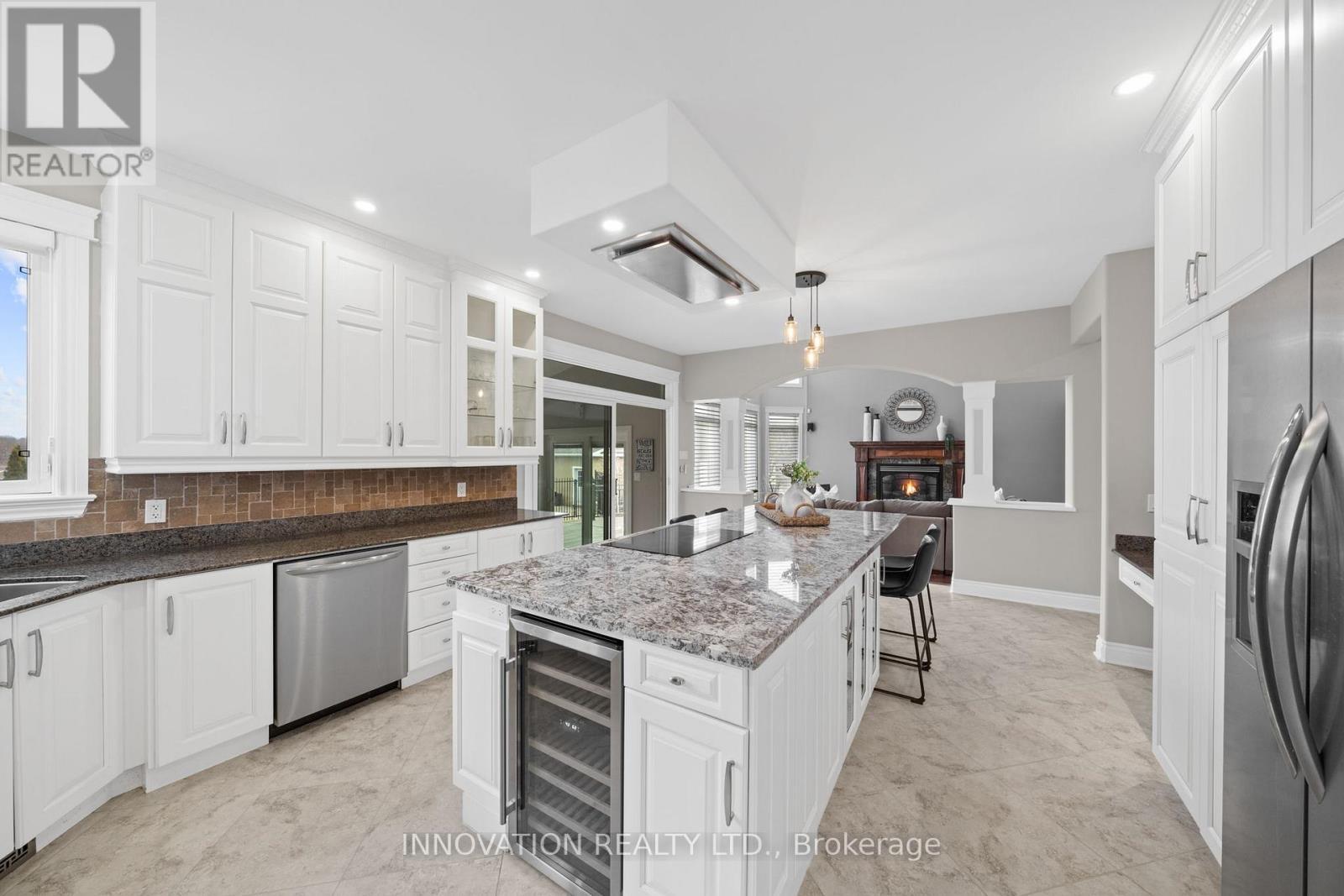 6635 Old Forest Drive, Ottawa, ON - Indoor Photo Showing Kitchen With Upgraded Kitchen