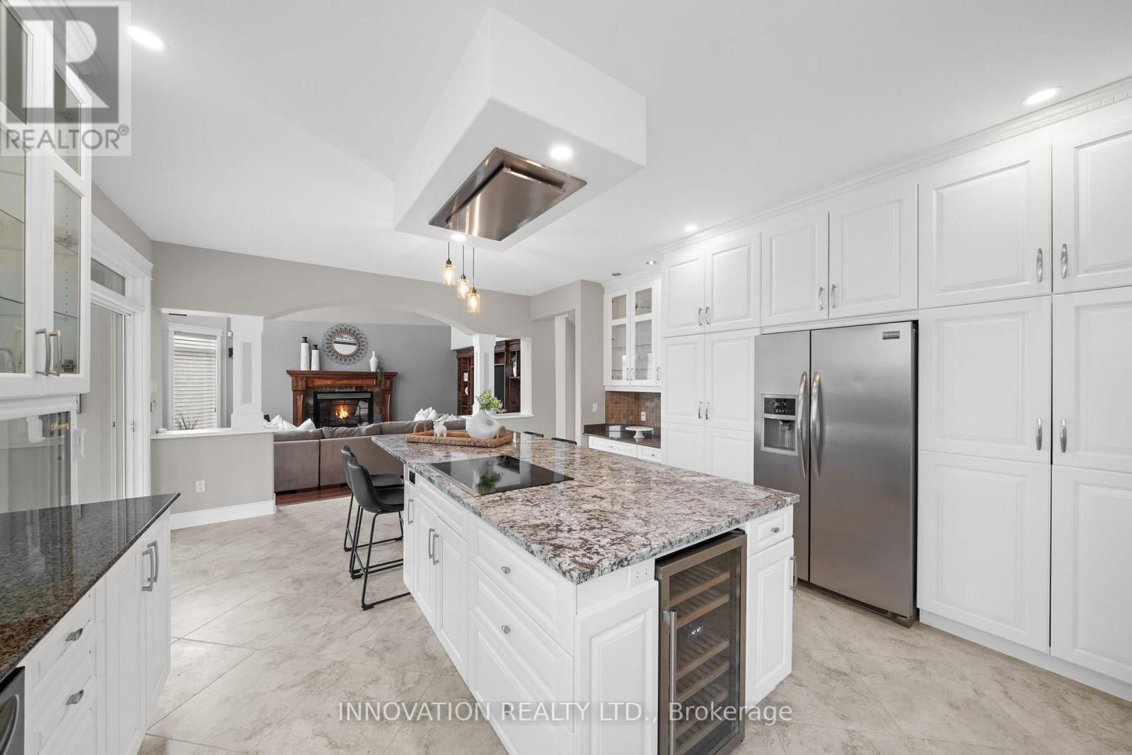 6635 Old Forest Drive, Ottawa, ON - Indoor Photo Showing Kitchen With Upgraded Kitchen