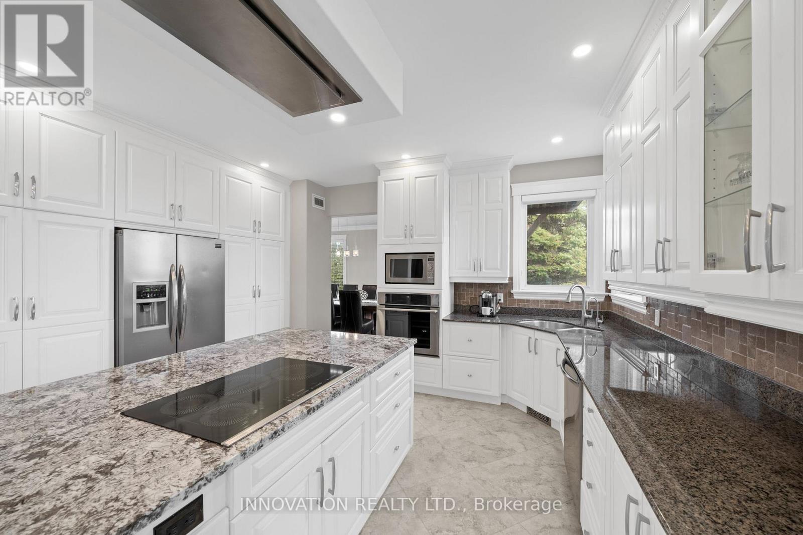 6635 Old Forest Drive, Ottawa, ON - Indoor Photo Showing Kitchen With Double Sink With Upgraded Kitchen