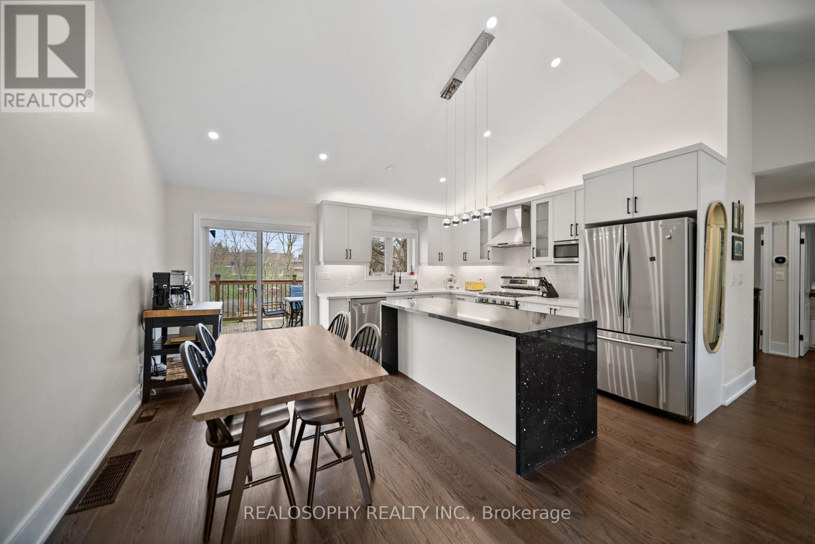 Dinning - 17 Pioneer Drive, Mississauga, ON