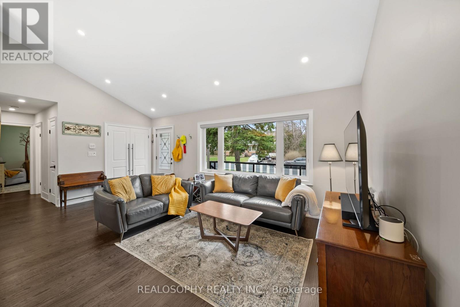 Living Room - 17 Pioneer Drive, Mississauga, ON