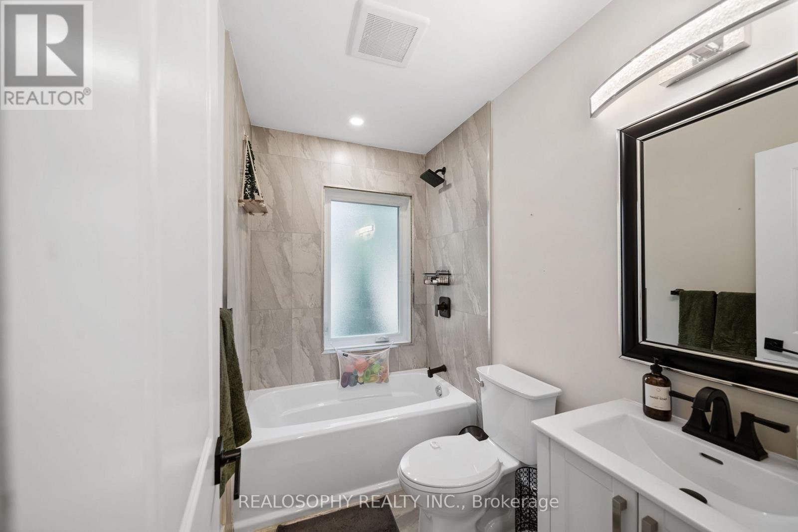 Bathroom - 17 Pioneer Drive, Mississauga, ON
