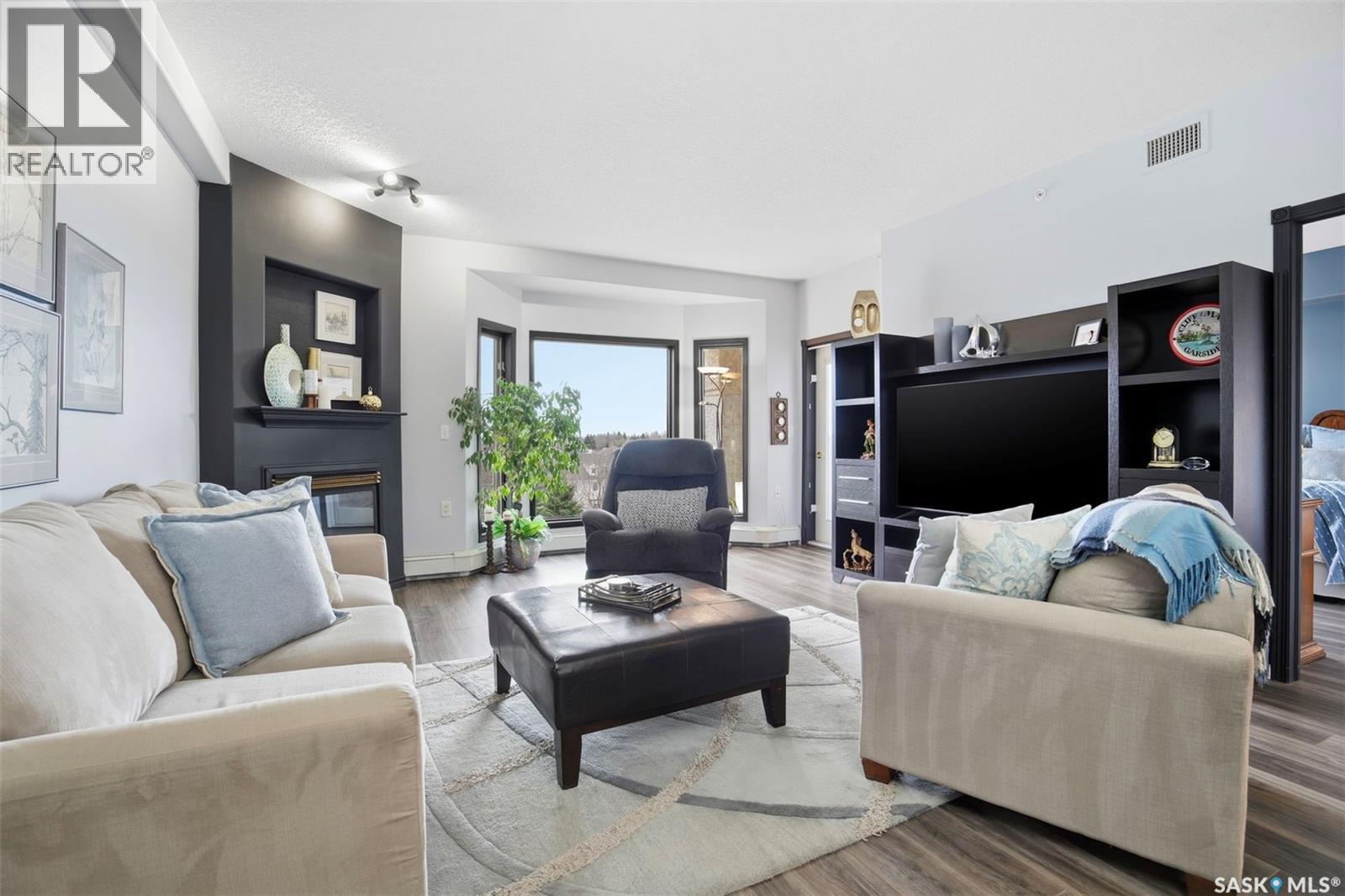 432 325 Keevil Crescent, Saskatoon, SK - Indoor Photo Showing Living Room