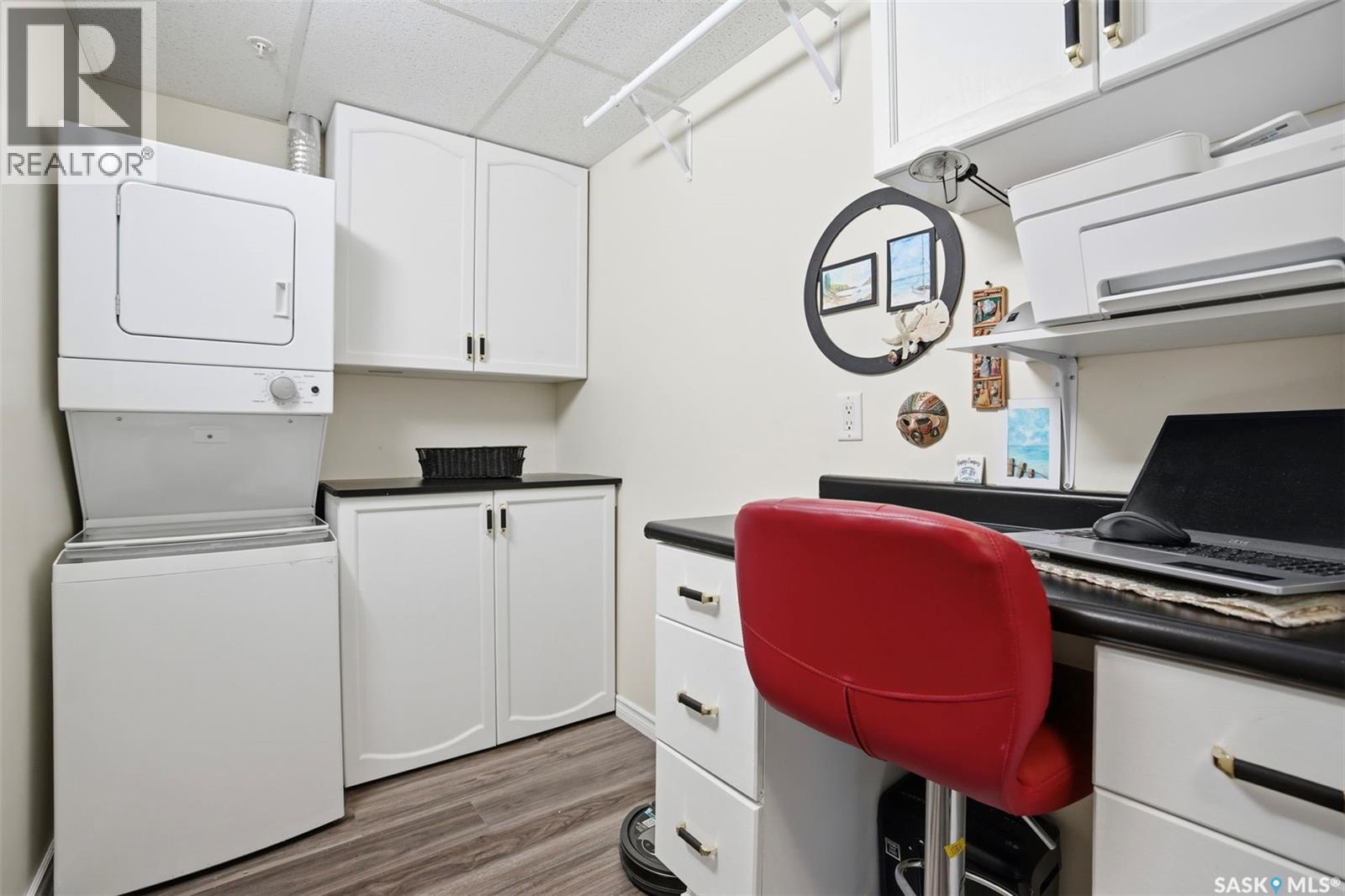 432 325 Keevil Crescent, Saskatoon, SK - Indoor Photo Showing Laundry Room