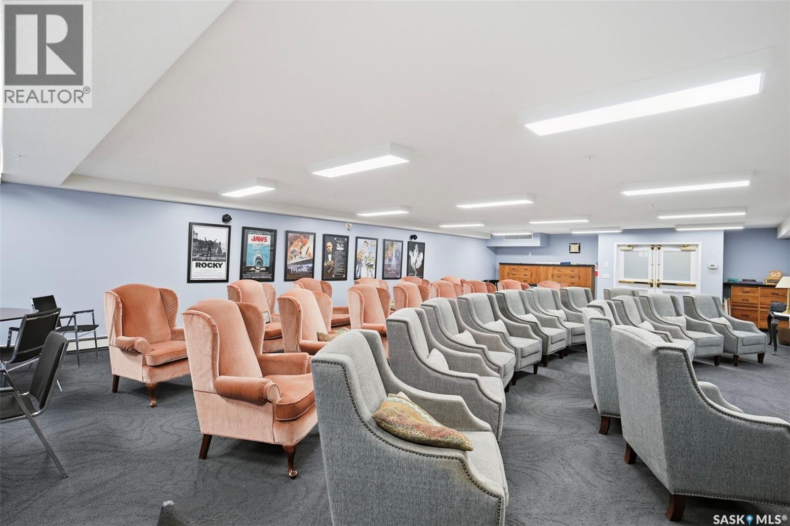 432 325 Keevil Crescent, Saskatoon, SK - Indoor