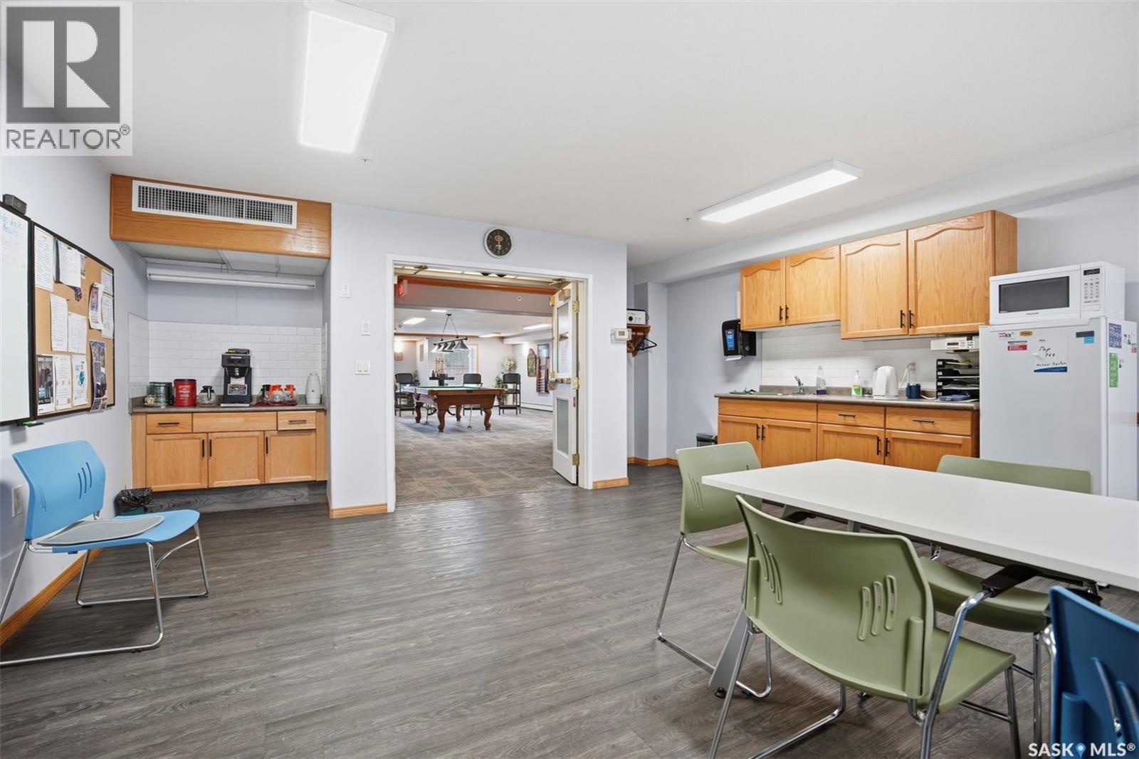 432 325 Keevil Crescent, Saskatoon, SK - Indoor